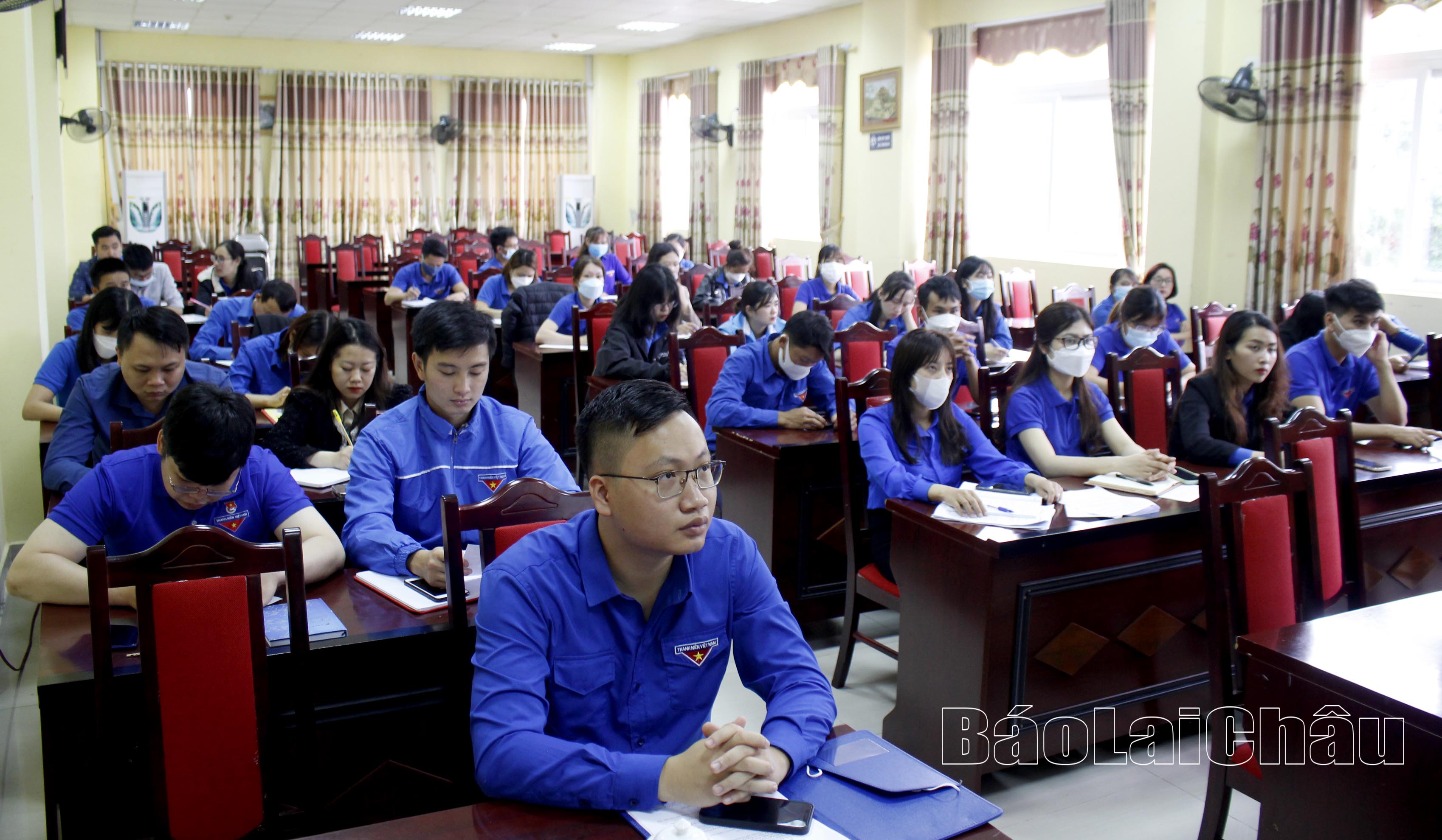 Quang cảnh lớp tập huấn. 