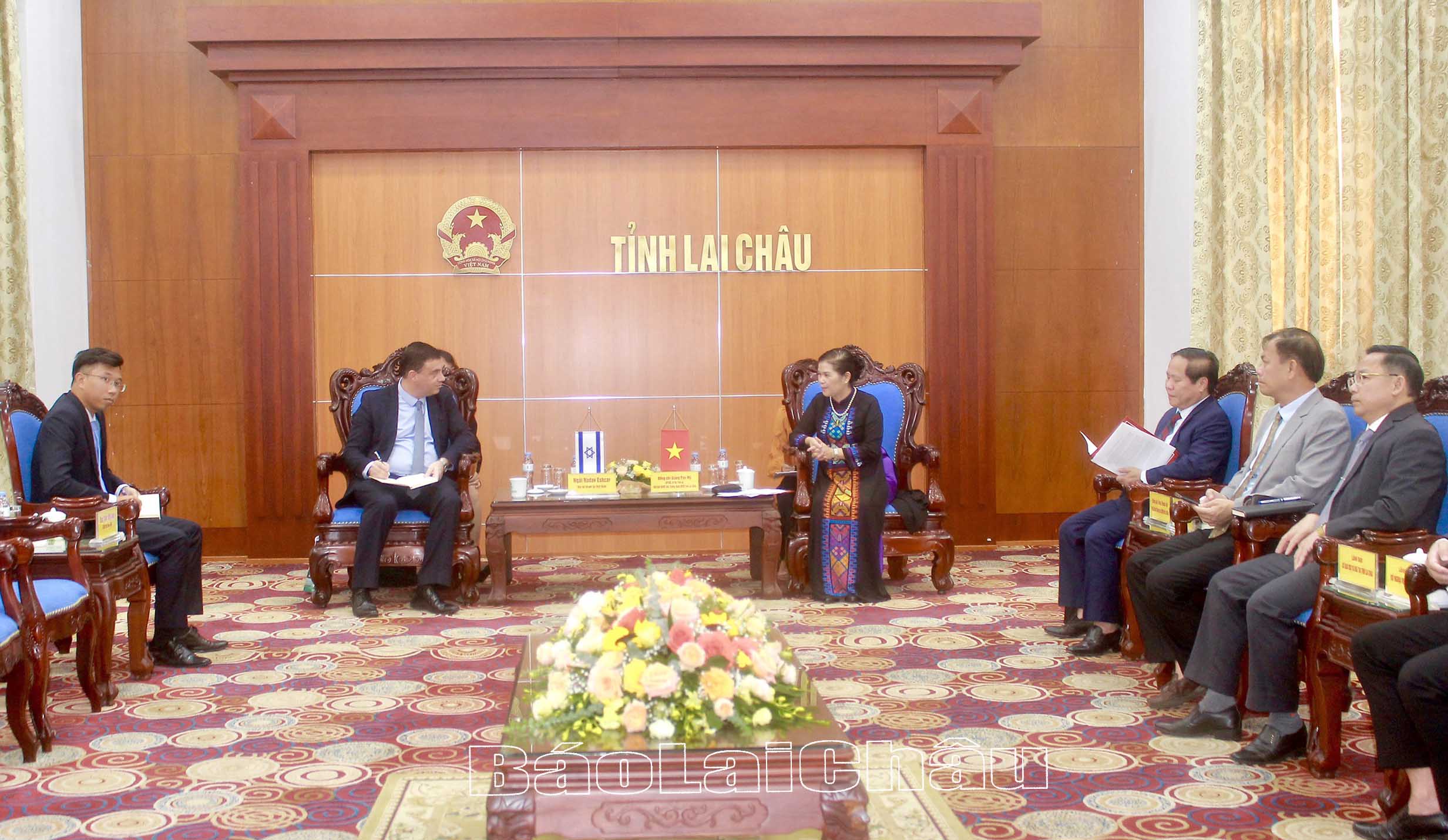 Quang cảnh buổi tiếp xã giao.