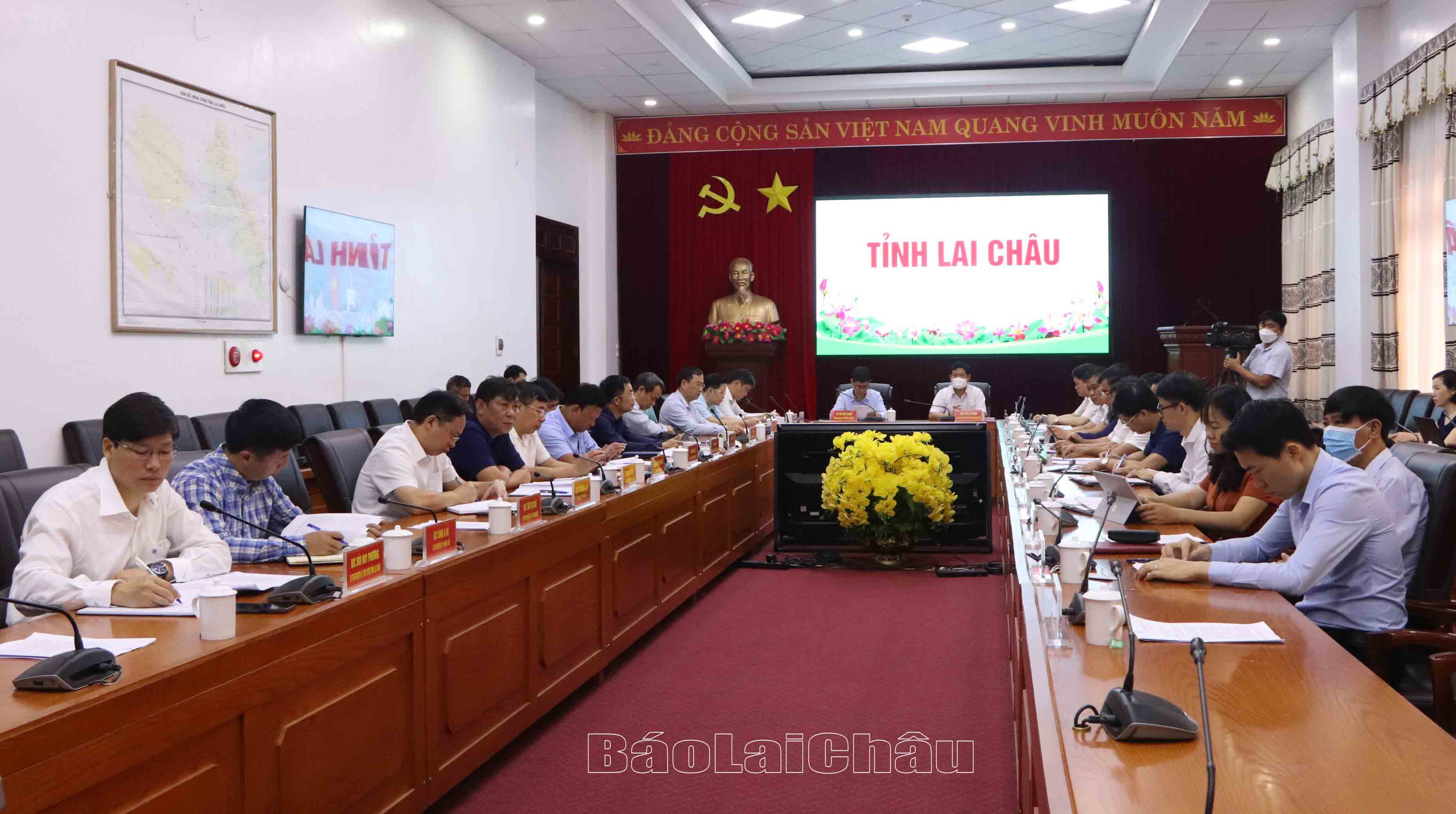 quang cảnh buổi họp tại tỉnh