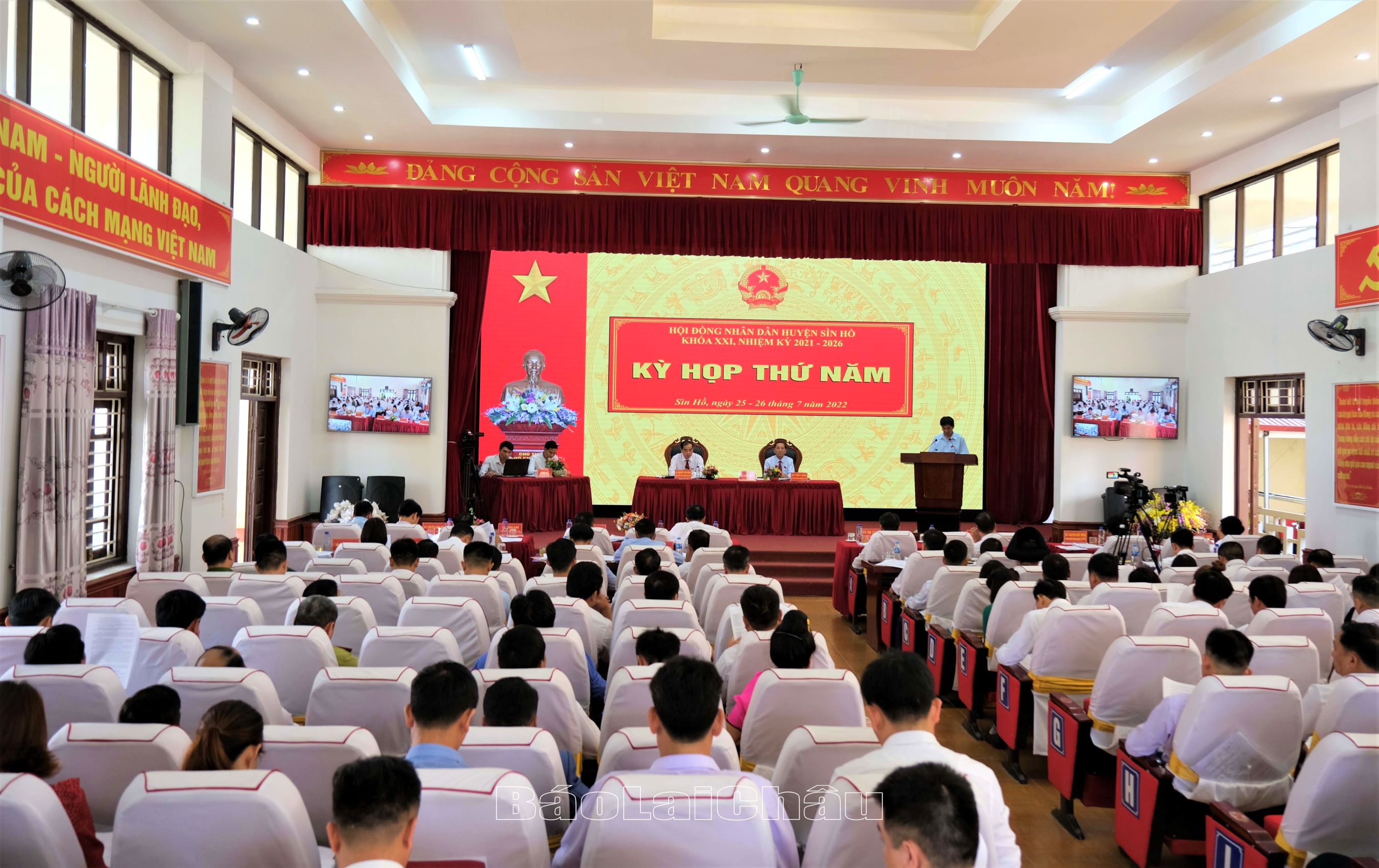 Quang cảnh kỳ họp.