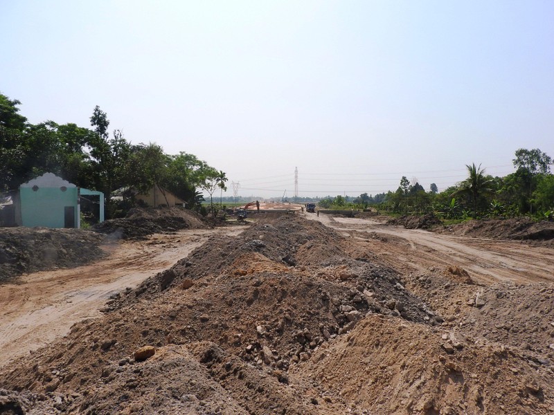 Vướng mắc lớn nhất làm chậm tiến độ đầu tư công trên địa bàn Đà Nẵng là công tác giải phóng mặt bằng. (Ảnh THANH TÙNG)