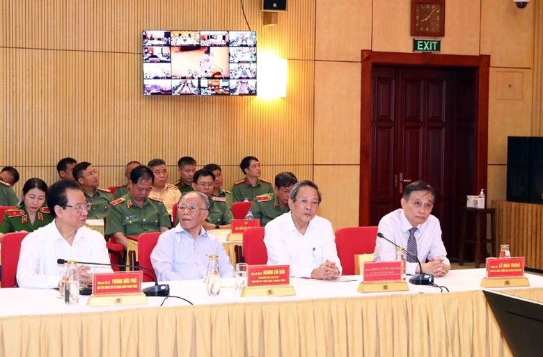 Hội thảo được tổ chức theo hình thức trực tiếp và trực tuyến tại điểm cầu Hội trường Bộ Công an và 63 điểm cầu của Công an địa phương 