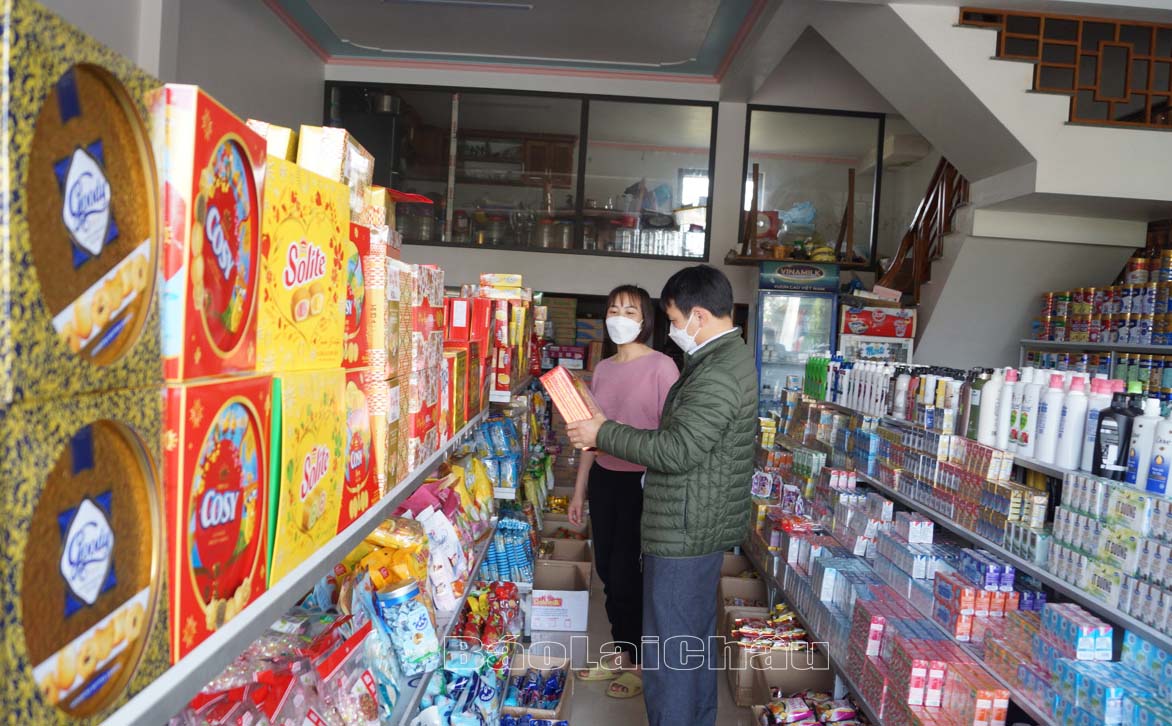 hướng dẫn hộ kinh doanh trên địa bàn chấp hành quy định nộp lệ phí môn bài.