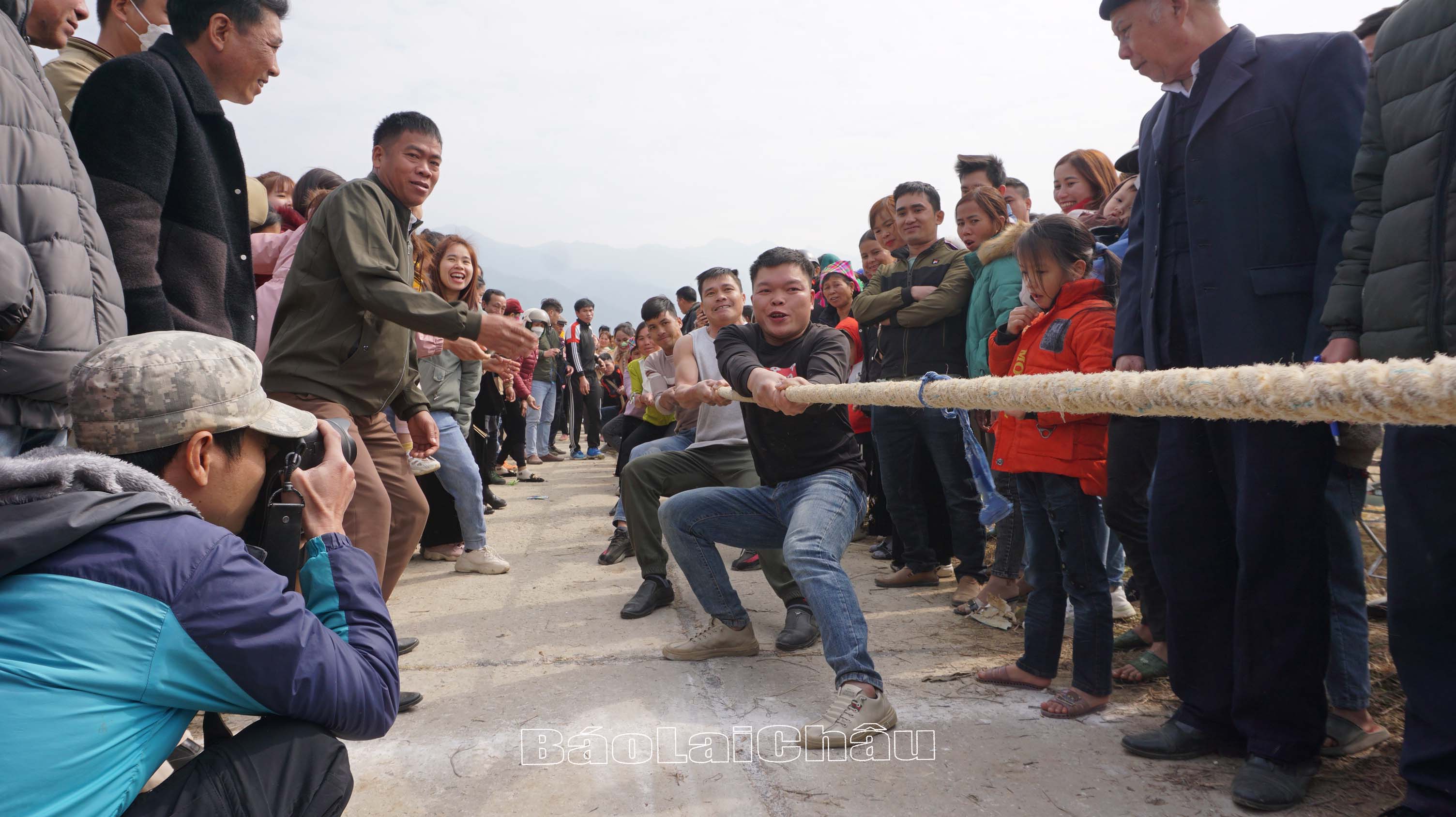 ... căng thẳng thi kéo cao.