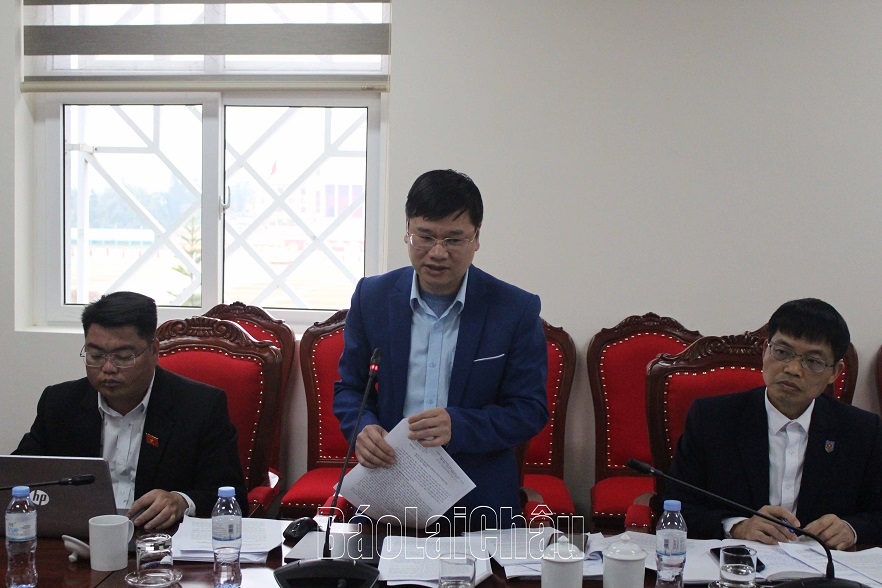 Thành viên Đoàn giám sát nêu ý kiến tại phiên họp giám sát