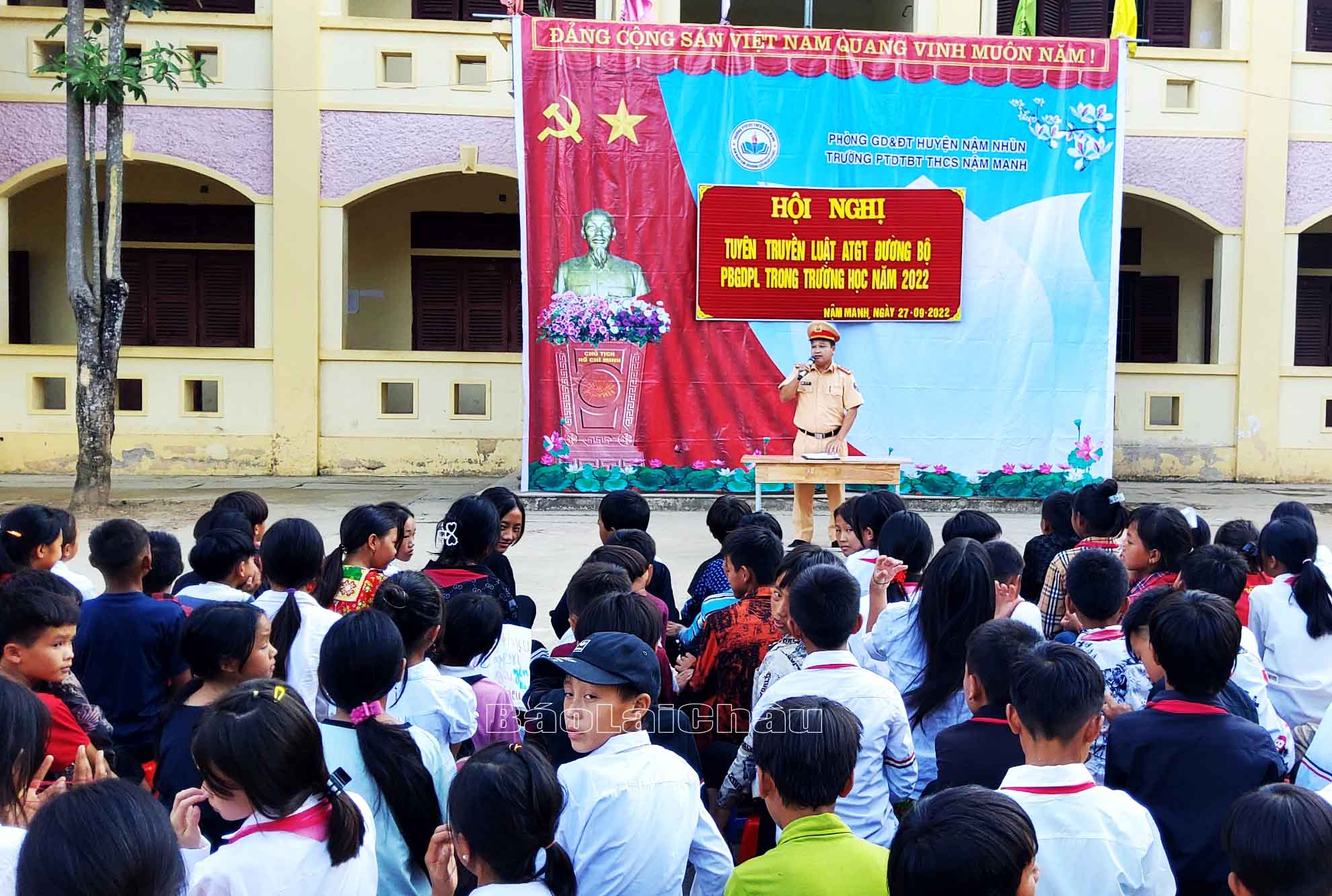 Buổi ngoại khóa tuyên truyền, phổ biến giáo dục pháp luật tại Trường Phổ thông DTBT THCS Nậm Manh, xã Nậm Manh (huyện Nậm Nhùn).
