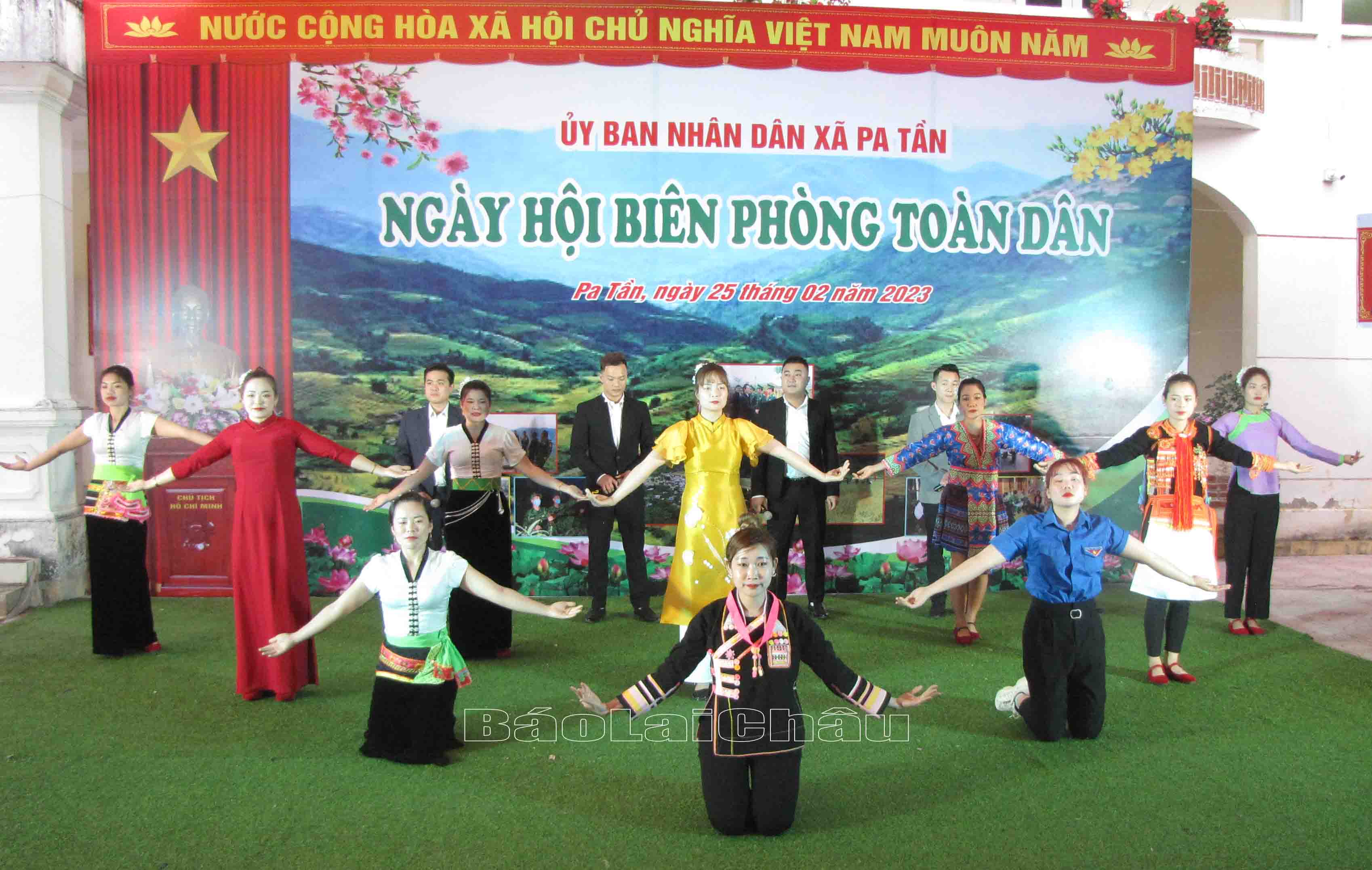 Chương trình văn nghệ tại Ngày hội.
