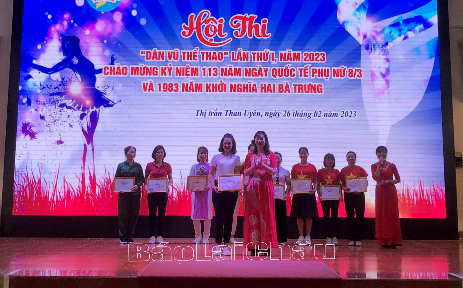 Trao giải nhất.