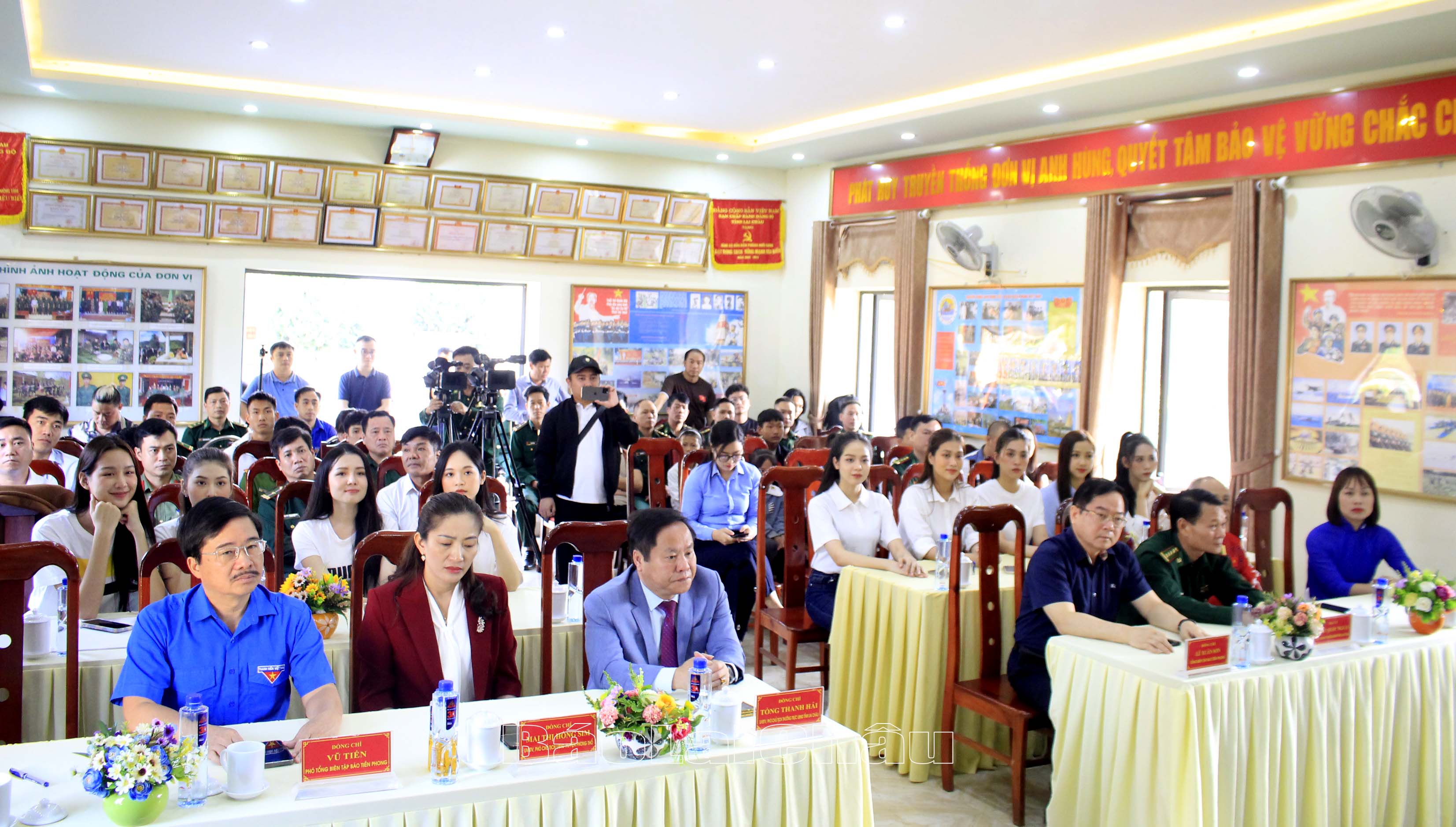 Quang cảnh buổi giao lưu. 
