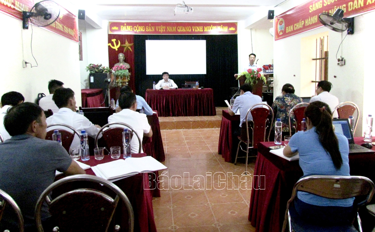 Đồng chí Hoàng Quốc Khánh – Phó Trưởng Đoàn chuyên trách Đoàn Đại biểu Quốc hội tỉnh thông tin đến cử tri nội dung, chương trình kỳ họp thứ 5, Quốc hội khóa XV.