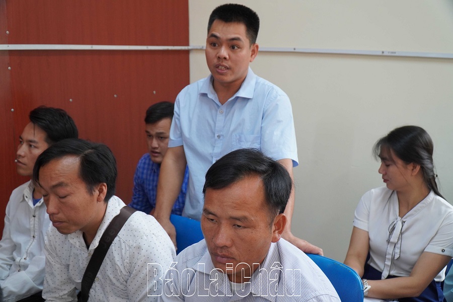 Cử tri Nguyễn Văn Thọ, bản Nậm Sảo 2 nêu ý kiến kiến nghị tại buổi tiếp xúc.
