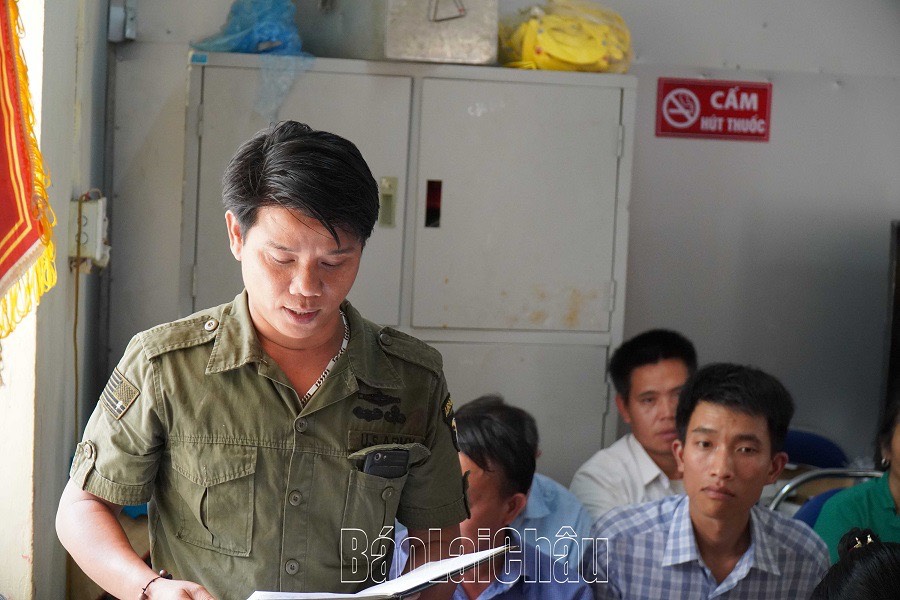 Cử tri Lý A An bản Nậm Ô (xã Nậm Ban) kiến nghị với Đoàn ĐBQH tỉnh tại buổi tiếp xúc.