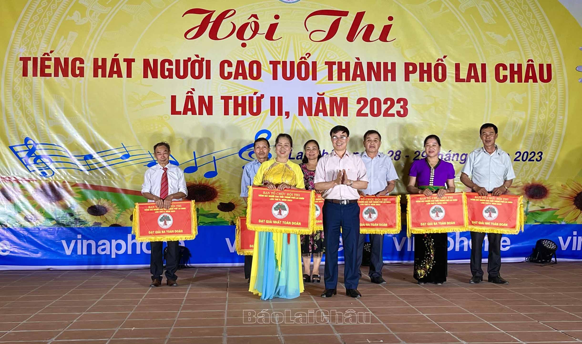 Kết thúc hội thi Ban Tổ chức trao 46 giải thưởng cho các tiết mục, cá nhân, đoàn xuất sắc. Trong đó, giải nhất toàn đoàn thuộc về đoàn Hội NCT phường Quyết Thắng.