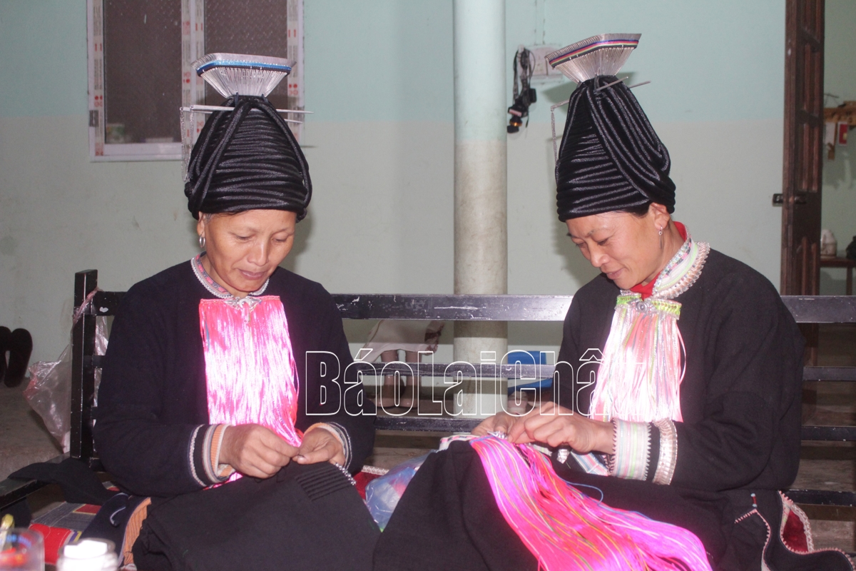 làm trang phục dân tộc