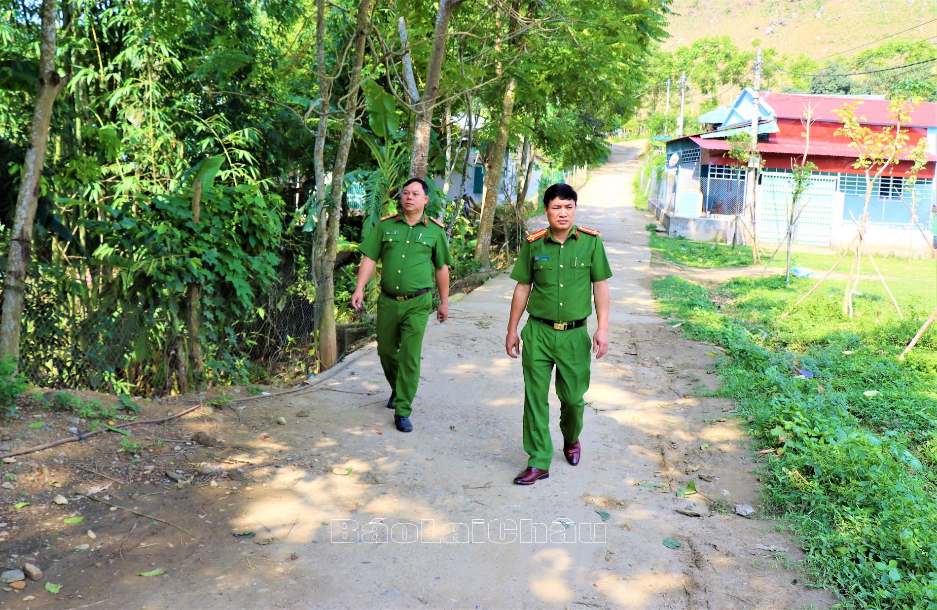 Công an xã Chăn Nưa (huyện Sìn Hồ) thường xuyên tuần tra, kiểm soát.