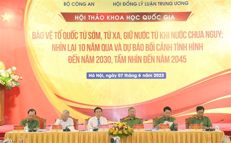  Các đồng chí đồng chủ trì Hội thảo. Ảnh: bocongan.gov.vn