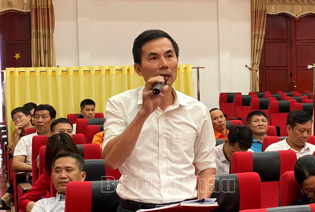 Cử tri thị trấn Tân Uyên phát biểu ý kiến.