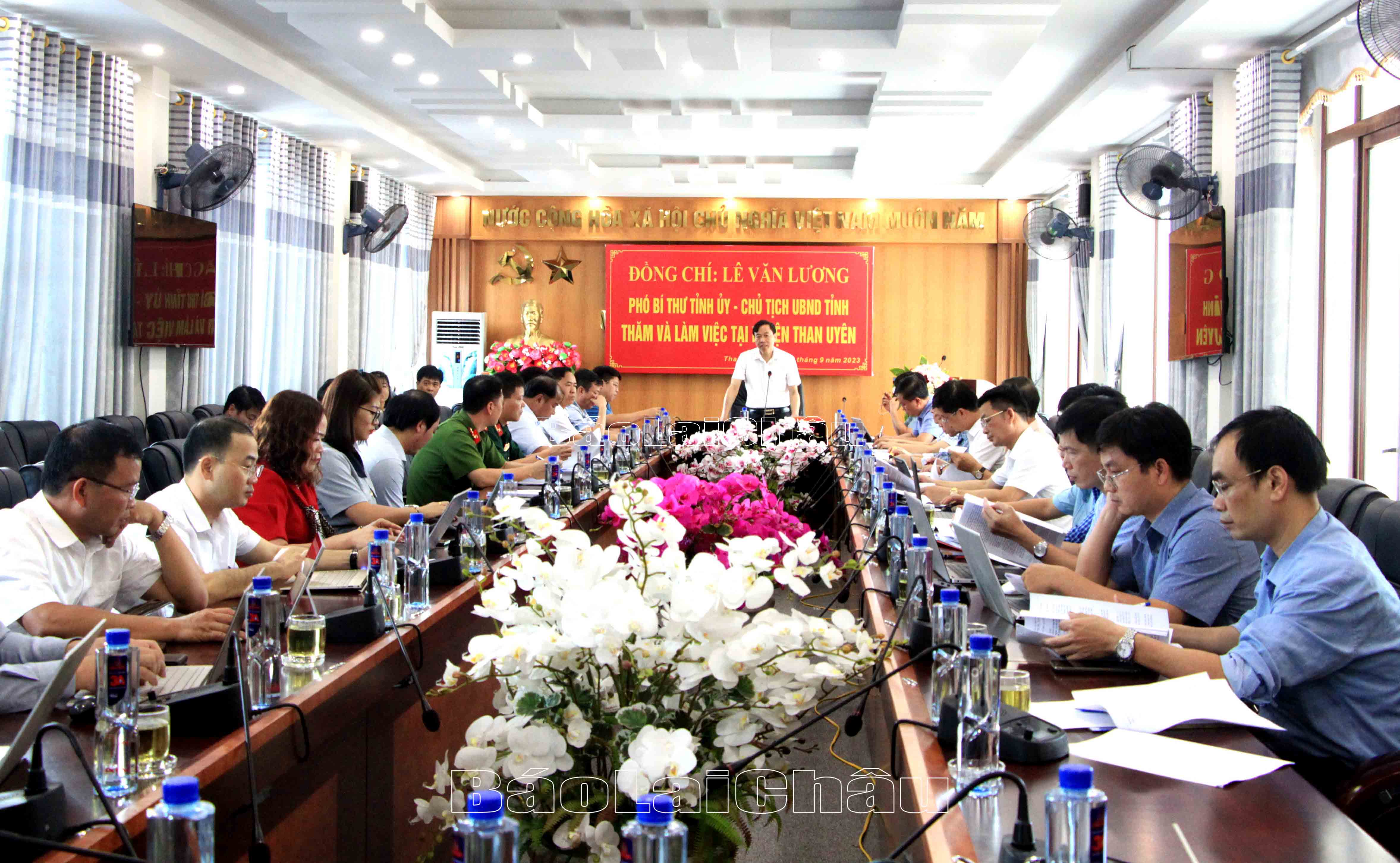 Quang cảnh buổi làm việc.