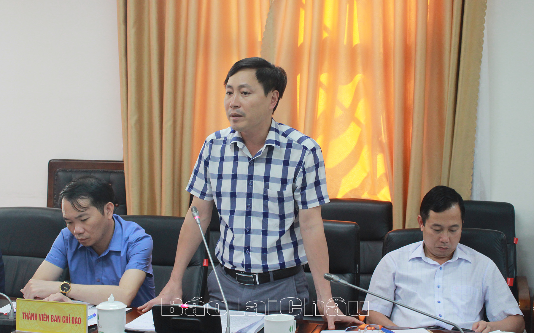Đại biểu phát biểu tại cuộc họp.