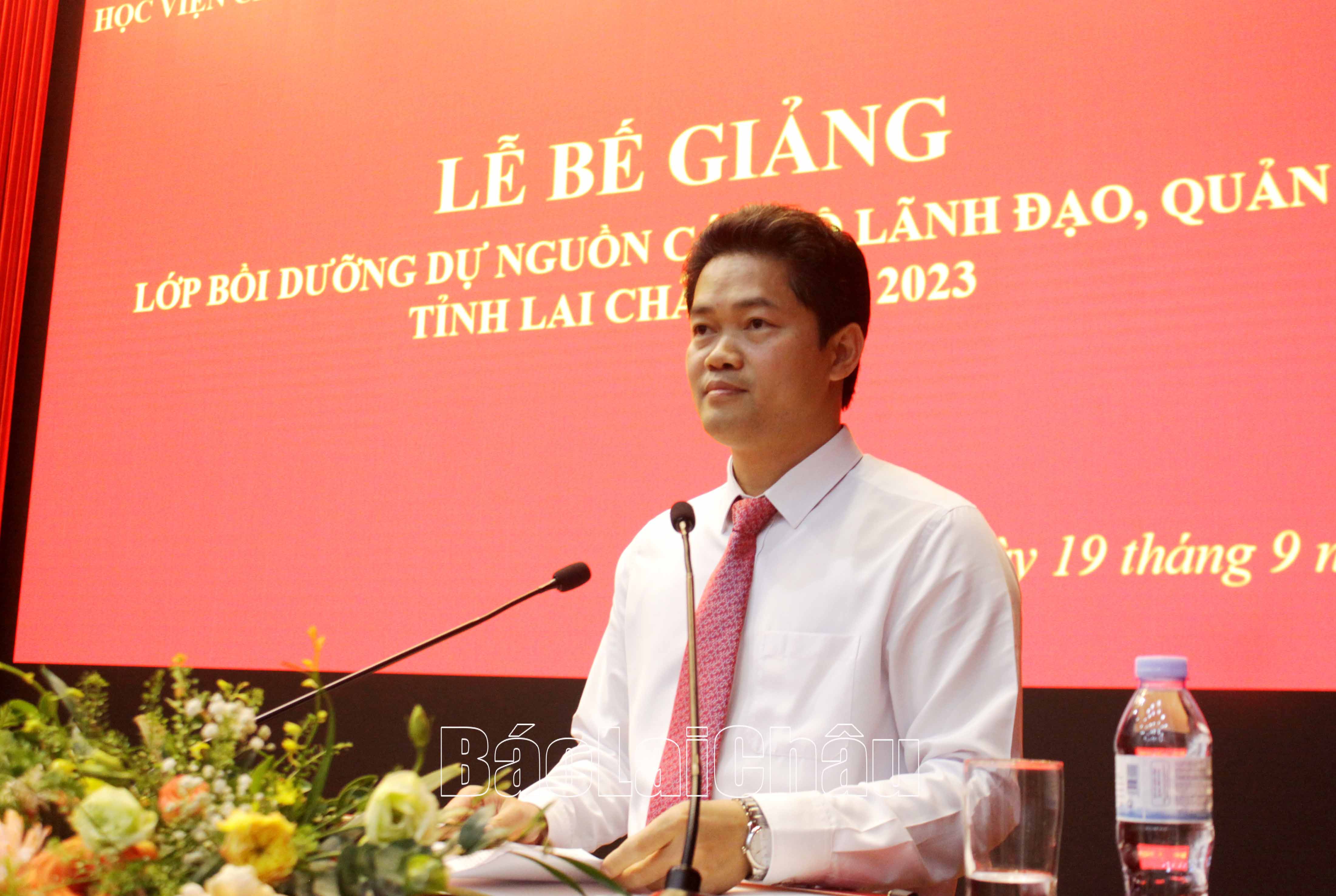 Vũ Mạnh Hà - Ủy viên Dự khuyết Trung ương Đảng, Phó Bí thư Thường trực Tỉnh ủy  phát biểu tại lễ bế giảng.