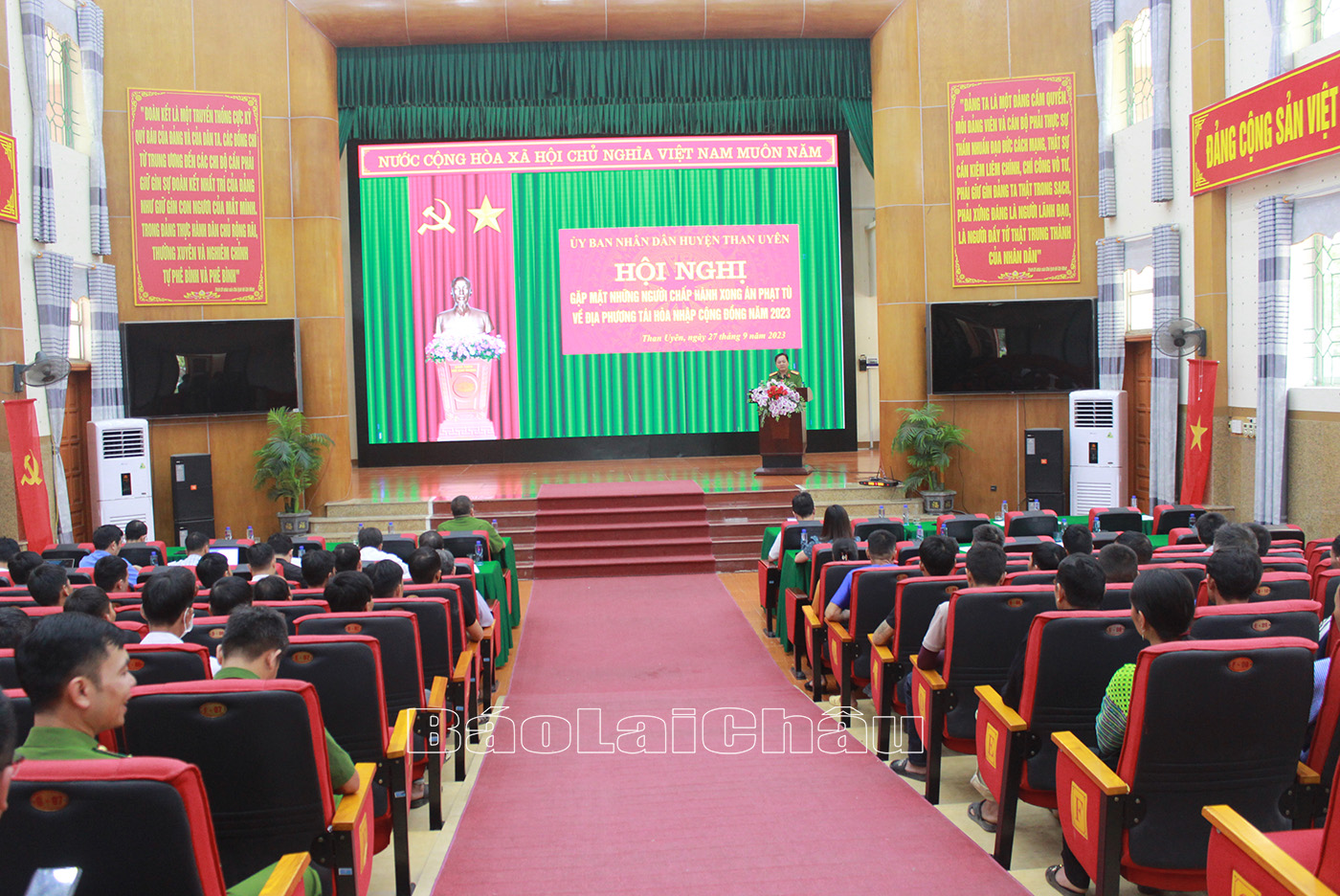 Quang cảnh hội nghị. 