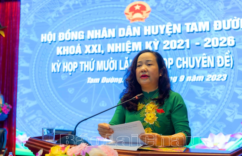 Đồng chí Tẩn Thị Quế - Tỉnh ủy viên, Bí thư Huyện uỷ, Chủ tịch HĐND huyện phát biểu bế mạc kỳ họp.