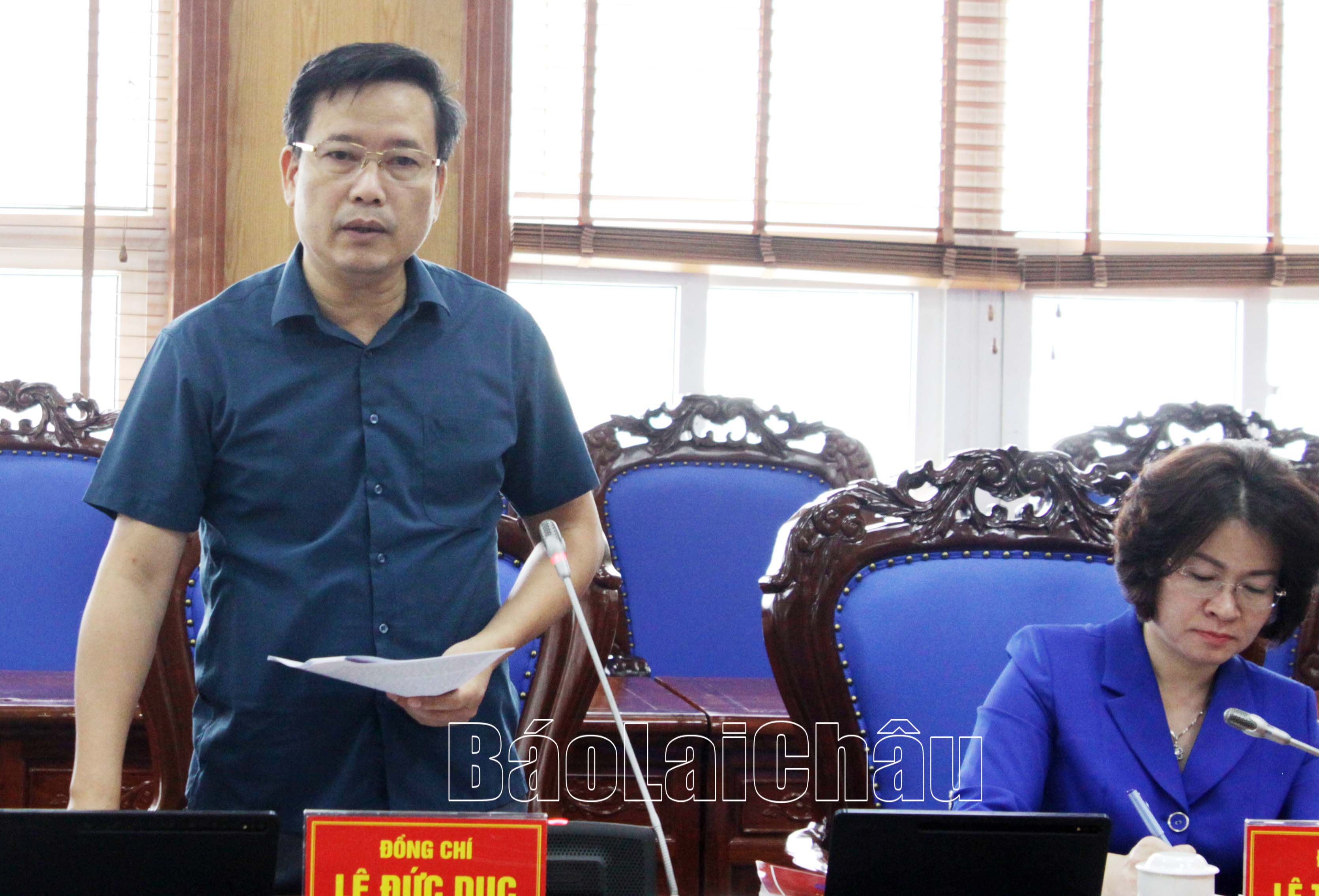 Đồng chí Lê Đức Dục - Ủy viên Ban Thường vụ, Trưởng Ban Tuyên giáo Tỉnh ủy phát biểu thảo luận.