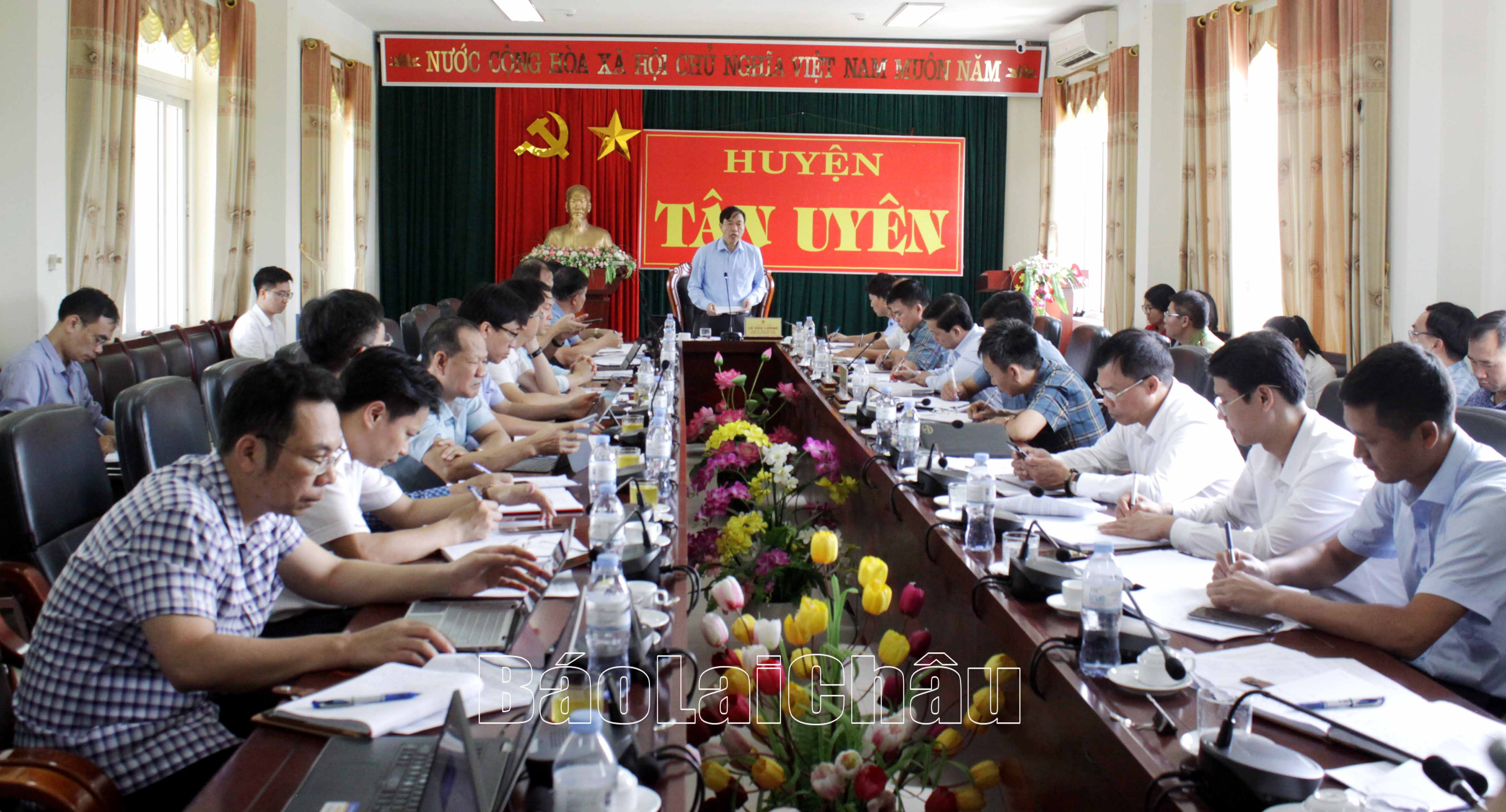 Quang cảnh buổi làm việc.