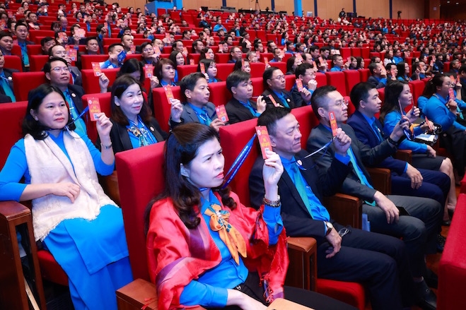 Đại biểu biểu quyết thông qua chỉ tiêu Đại hội 