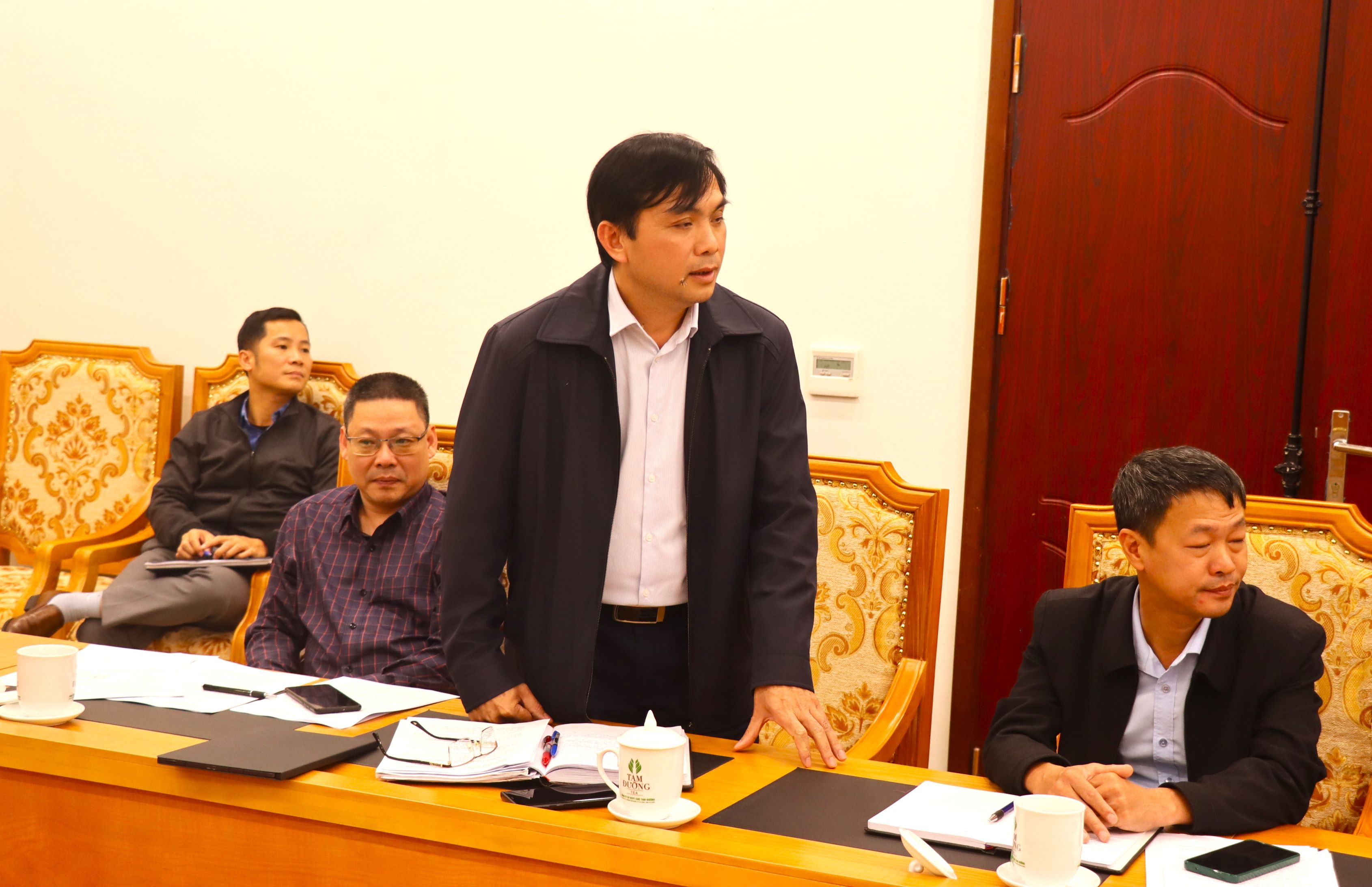 Đại diện lãnh đạo Sở Tài chính tham gia ý kiến.