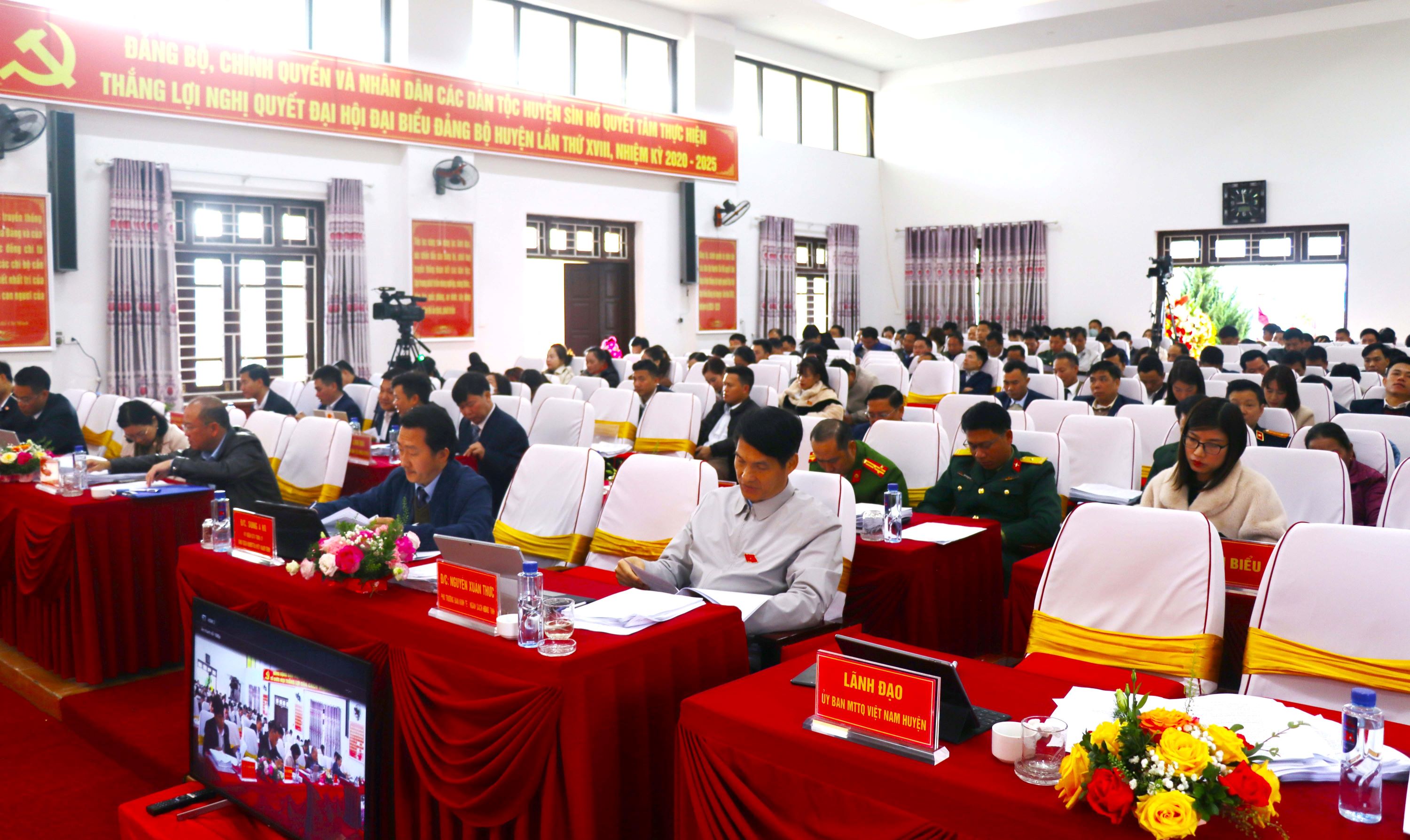 Các đại biểu tham dự kỳ họp