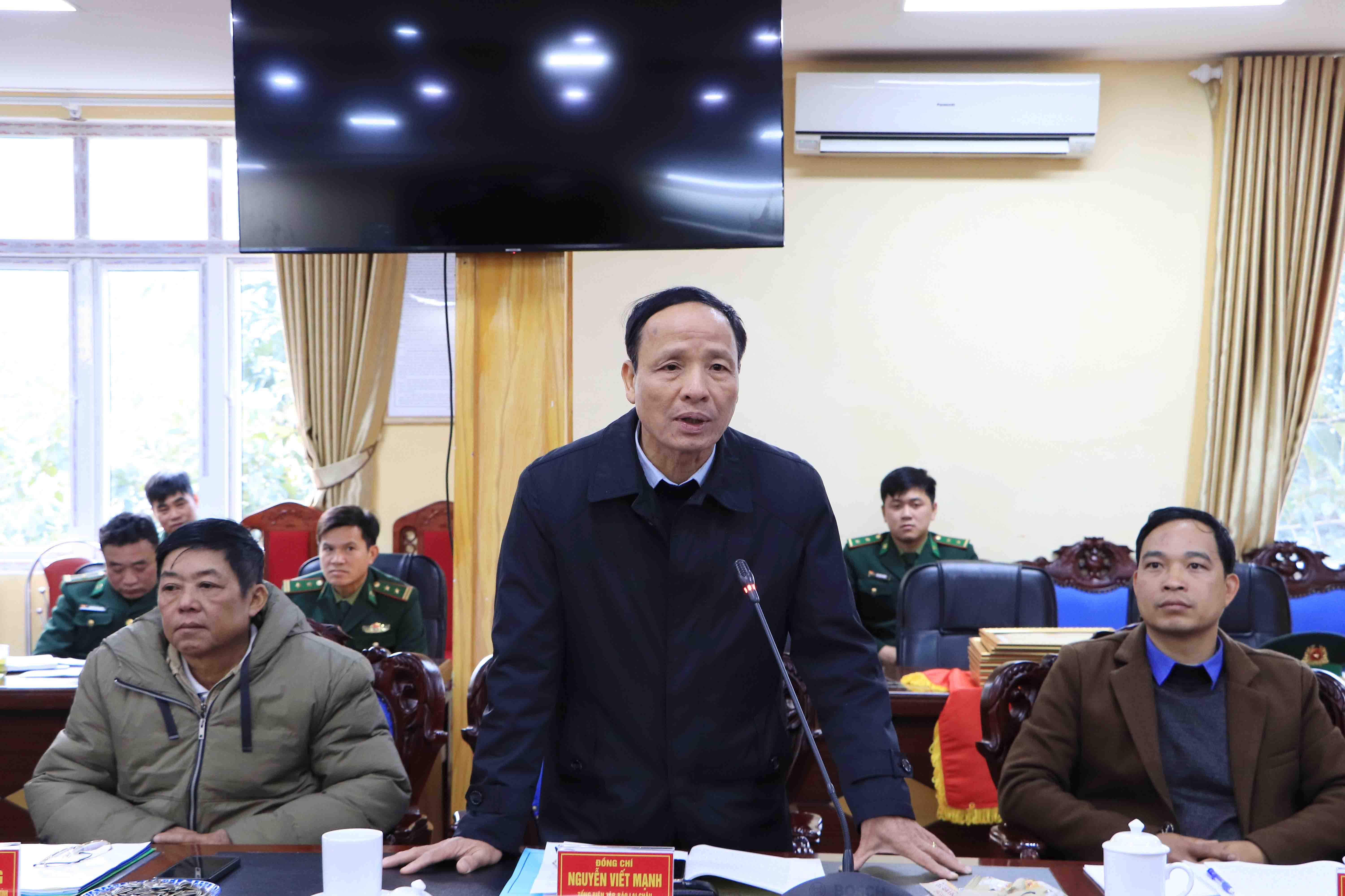 Lãnh đạo Báo Lai Châu tham gia ý kiến tại buổi Gặp mặt.