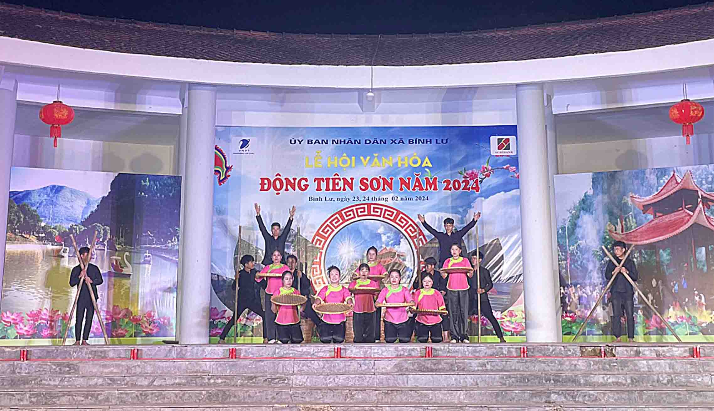 Văn nghệ.