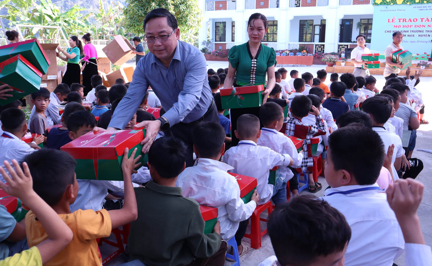 tặng quà