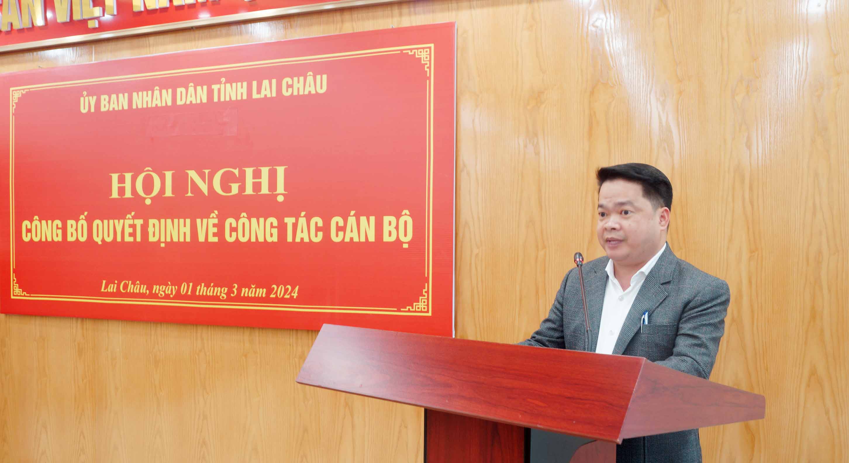 Toàn cảnh