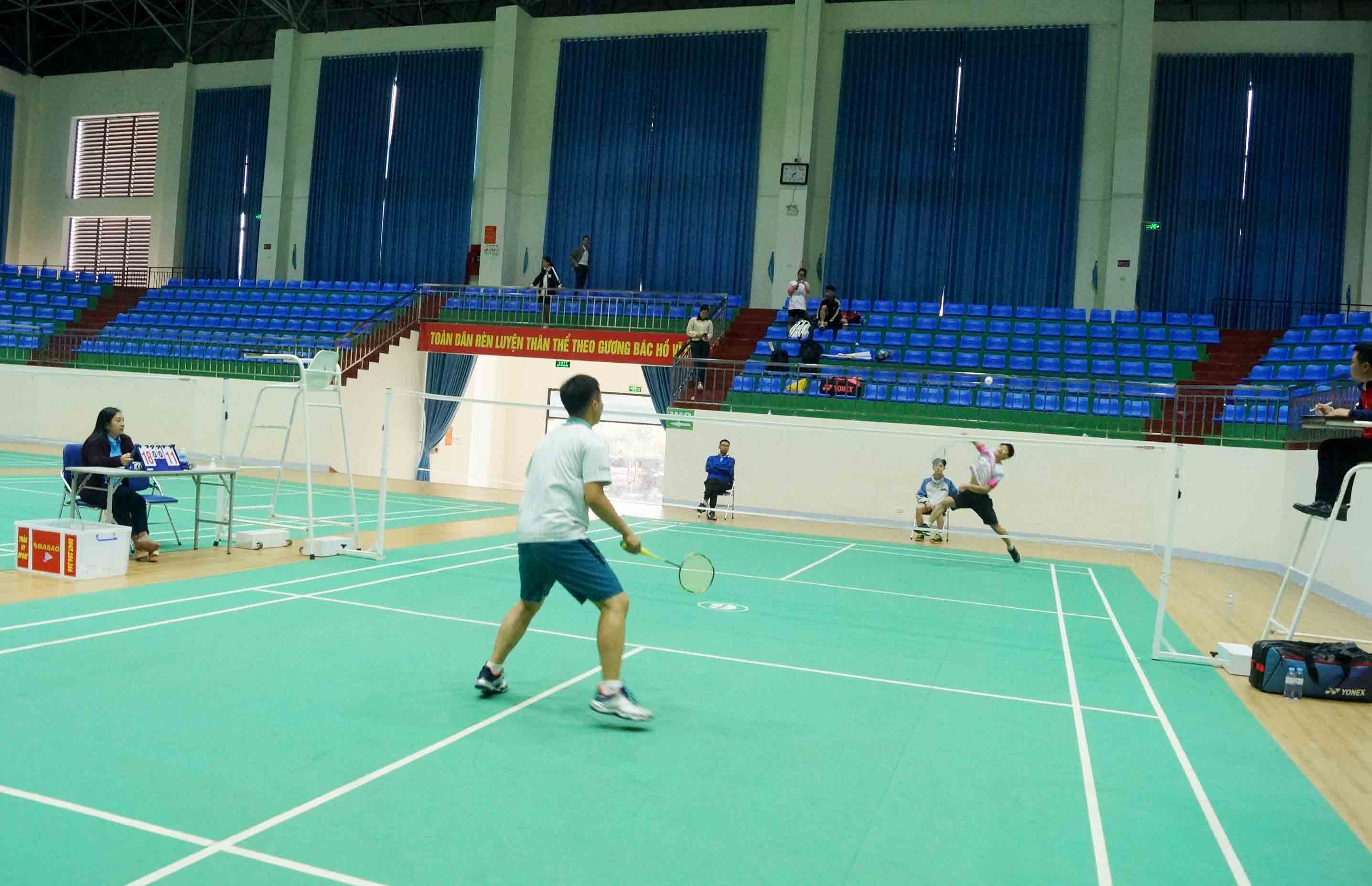 Trận thi đấu cầu lông sau lễ khai mạc