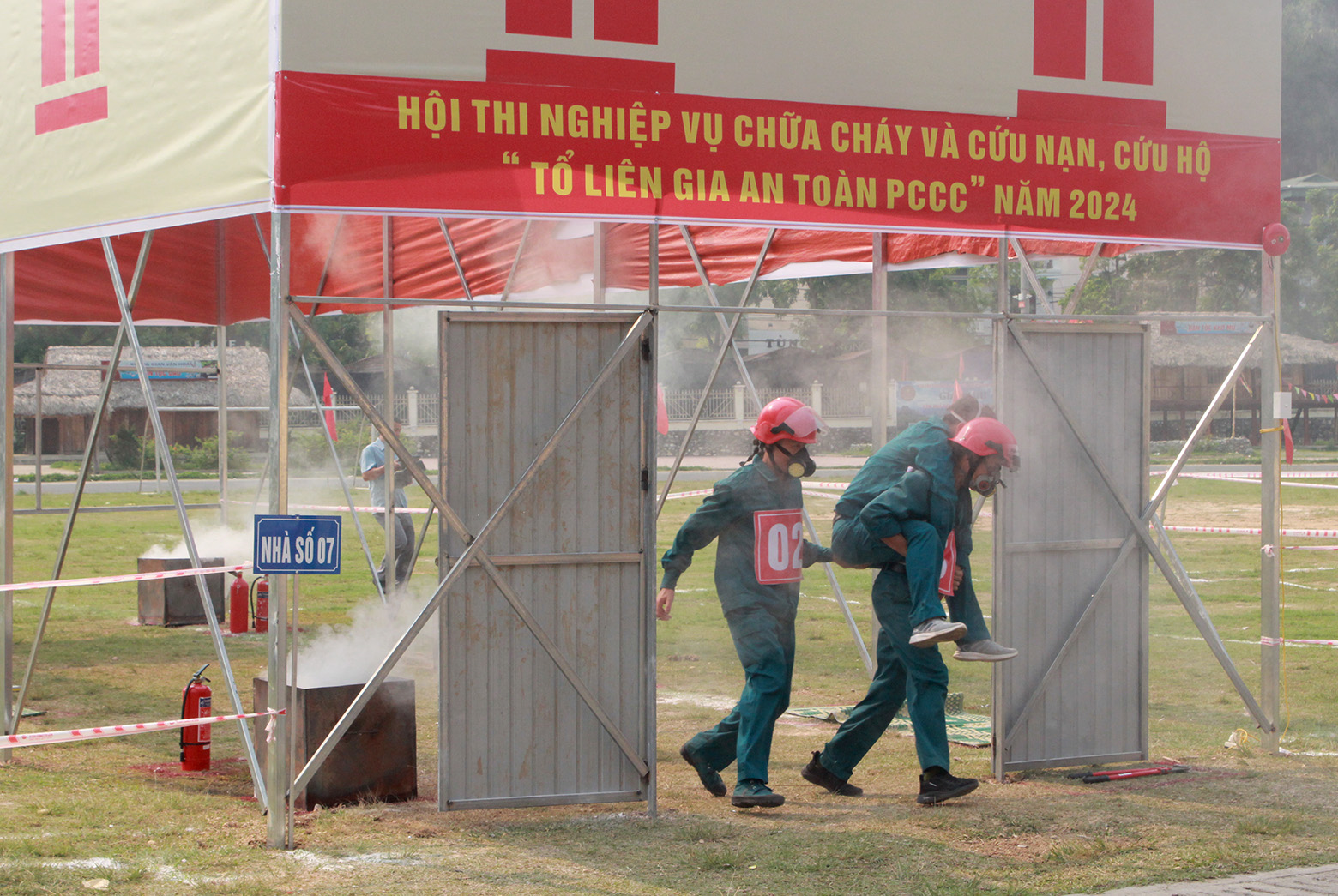 … tham gia phần thi thực hành.