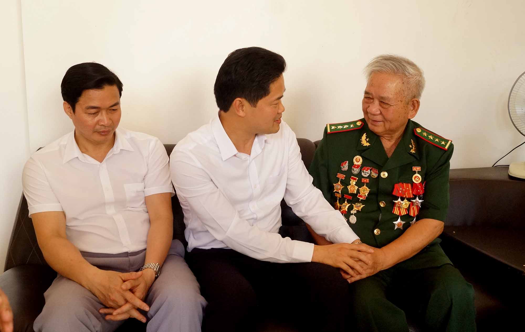 Tại các gia đình đồng chí Phó Bí thư Thường trực Tỉnh uỷ