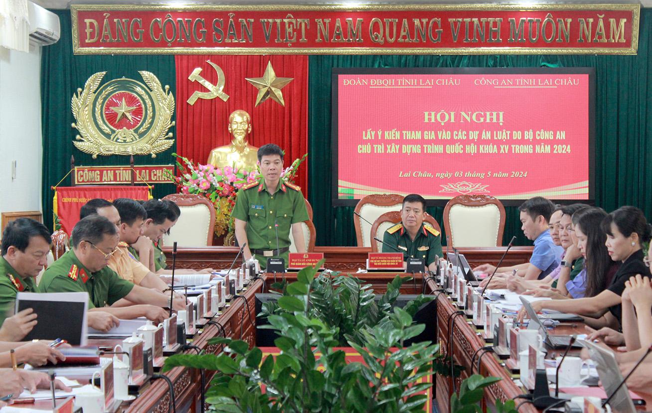 Đại tá Lê Anh Hưng - Phó Giám đốc Công an tỉnh phát biểu kết luận hội nghị. 