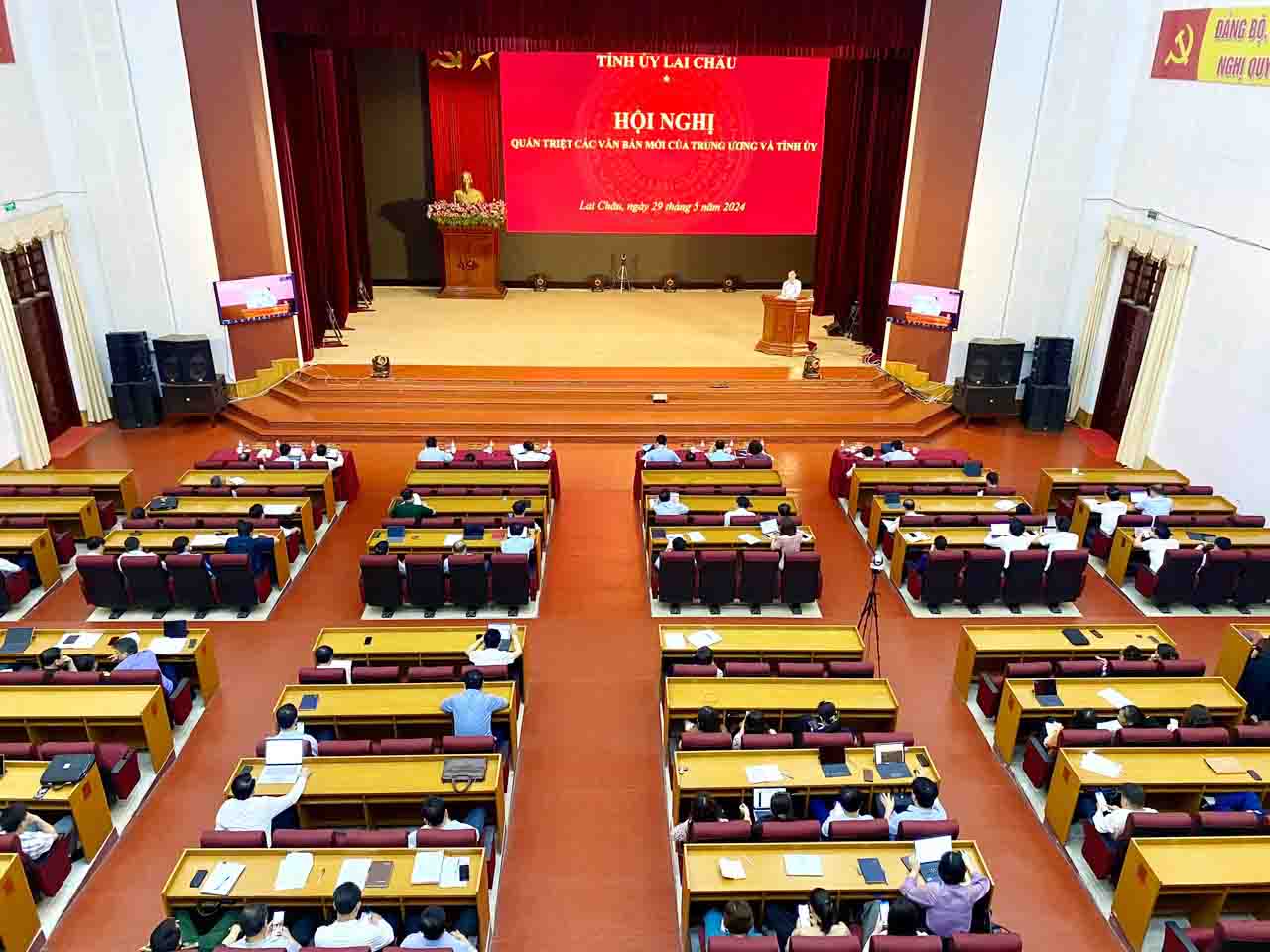Quang cảnh hội nghị.
