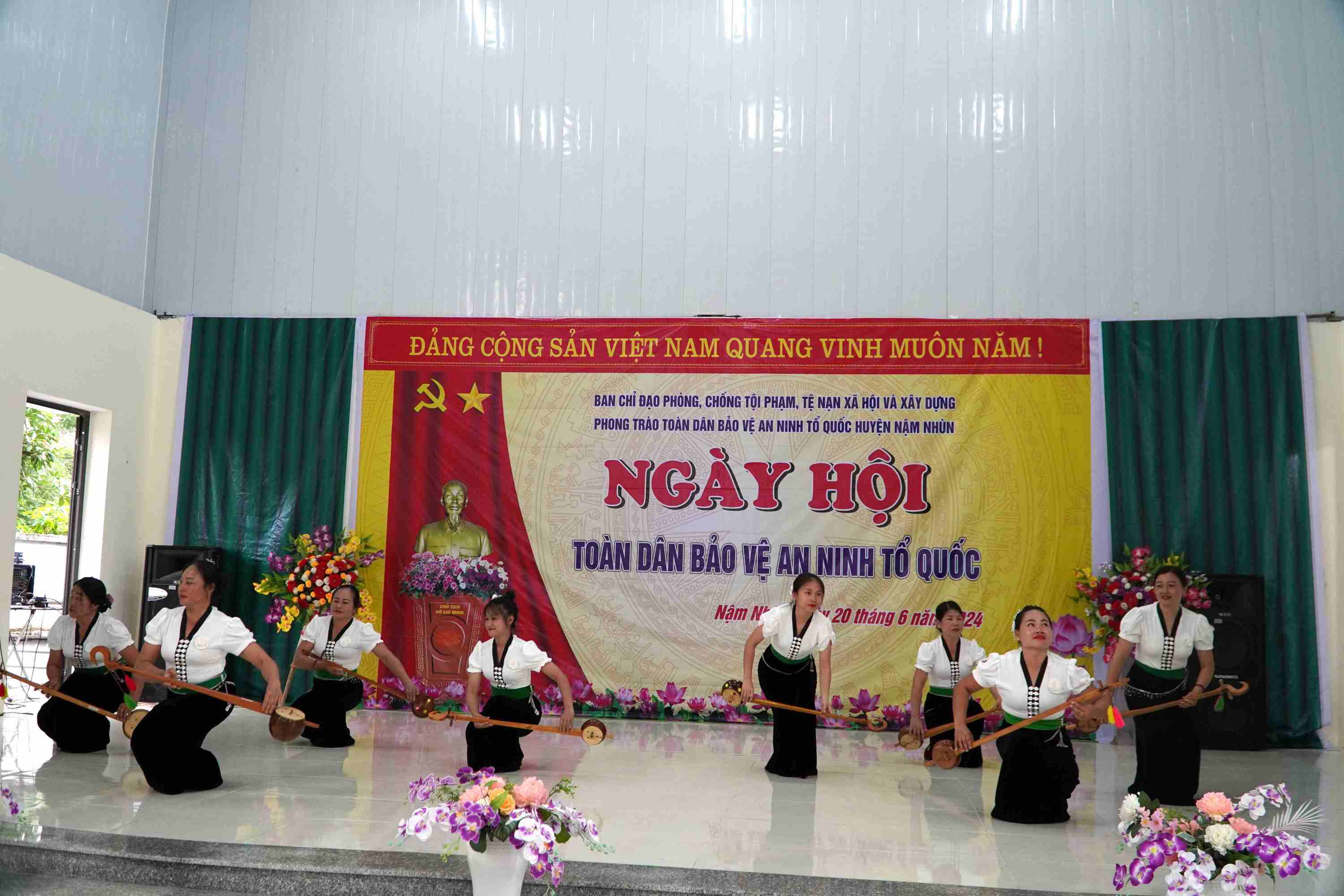 Văn nghệ chào mừng ngày hội “Toàn dân bảo vệ an ninh Tổ quốc” năm 2024 tại xã Lê Lợi.