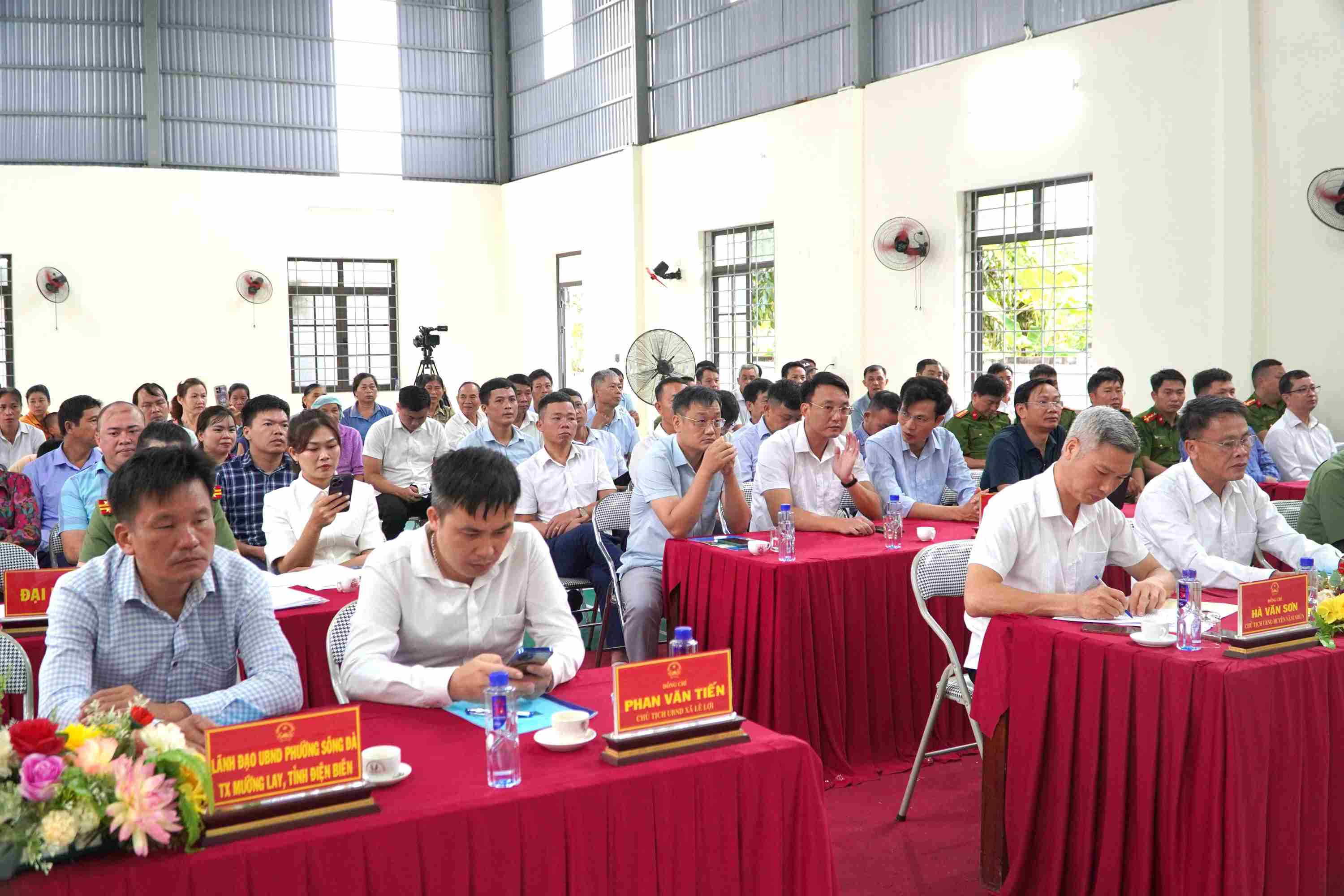 Các đại biểu dự ngày hội.
