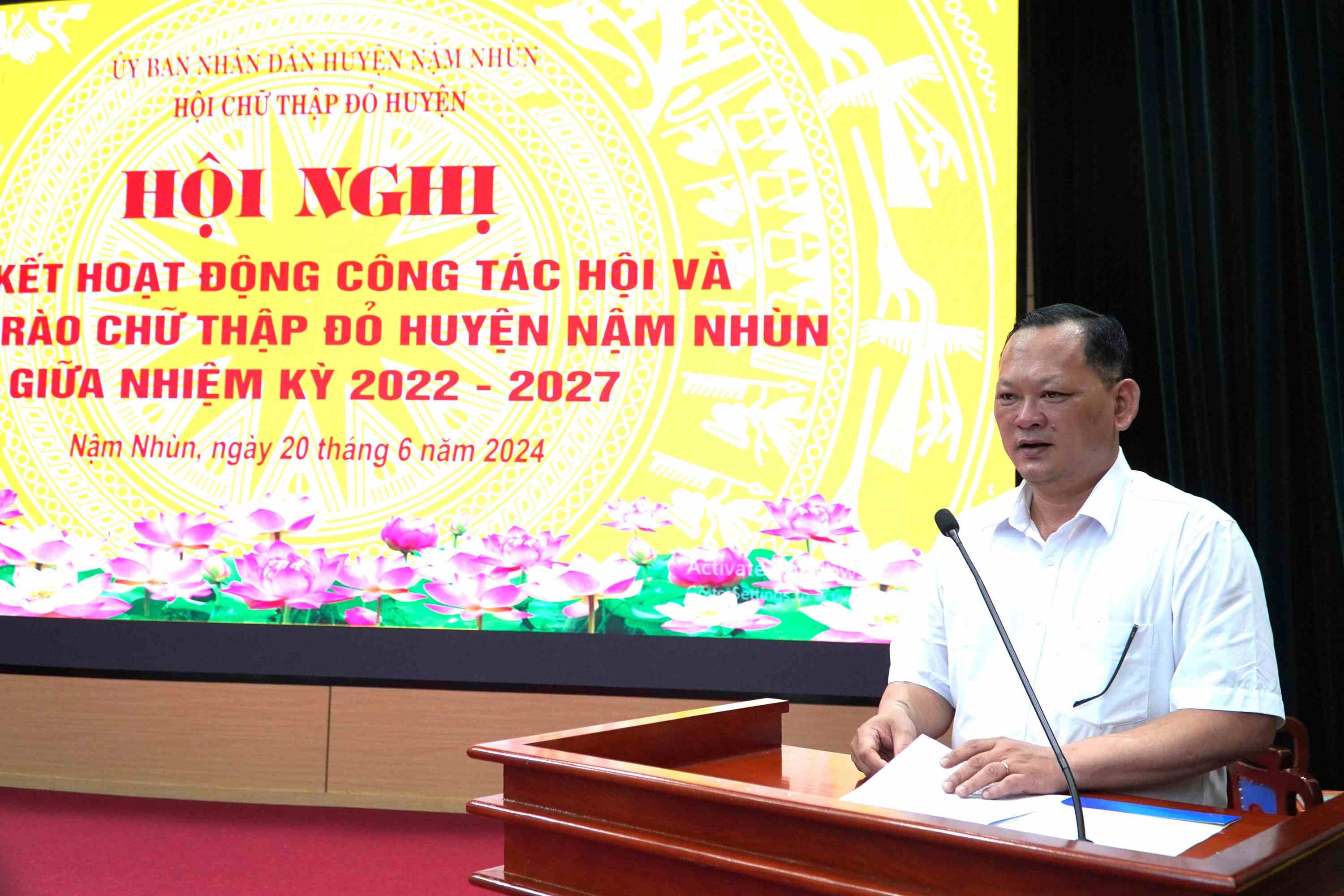 Đồng chí Vũ Tiến Hóa - Phó chủ tịch UBND huyện phát biểu chỉ đạo tại hội nghị.