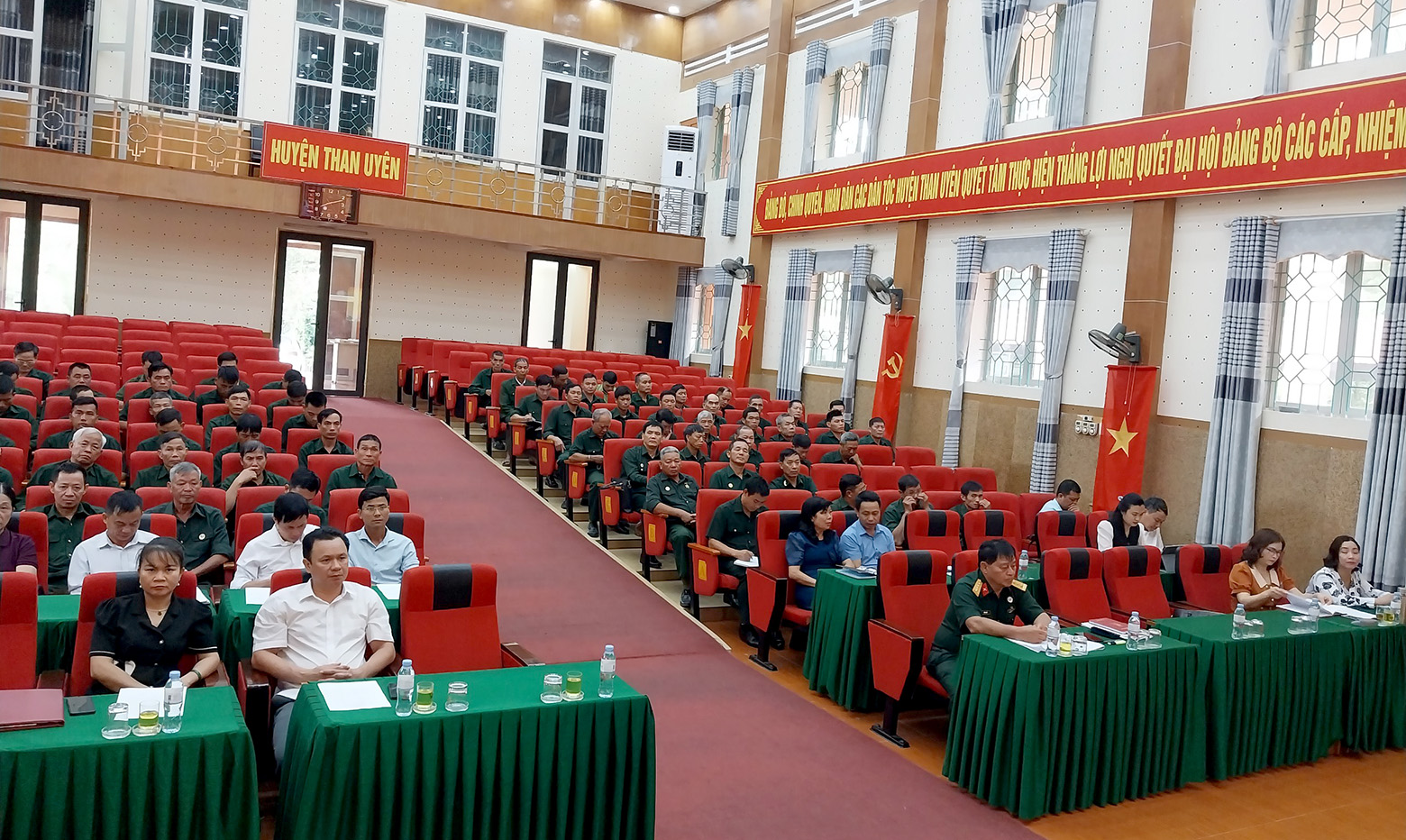 Các đại biểu dự hội nghị.