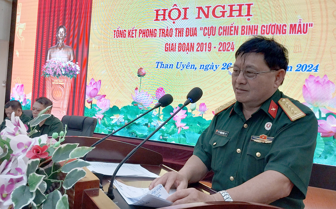 Đại tá Mùa A Trá -  Chủ tịch Hội CCB tỉnh phát biểu chỉ đạo tại hội nghị. 