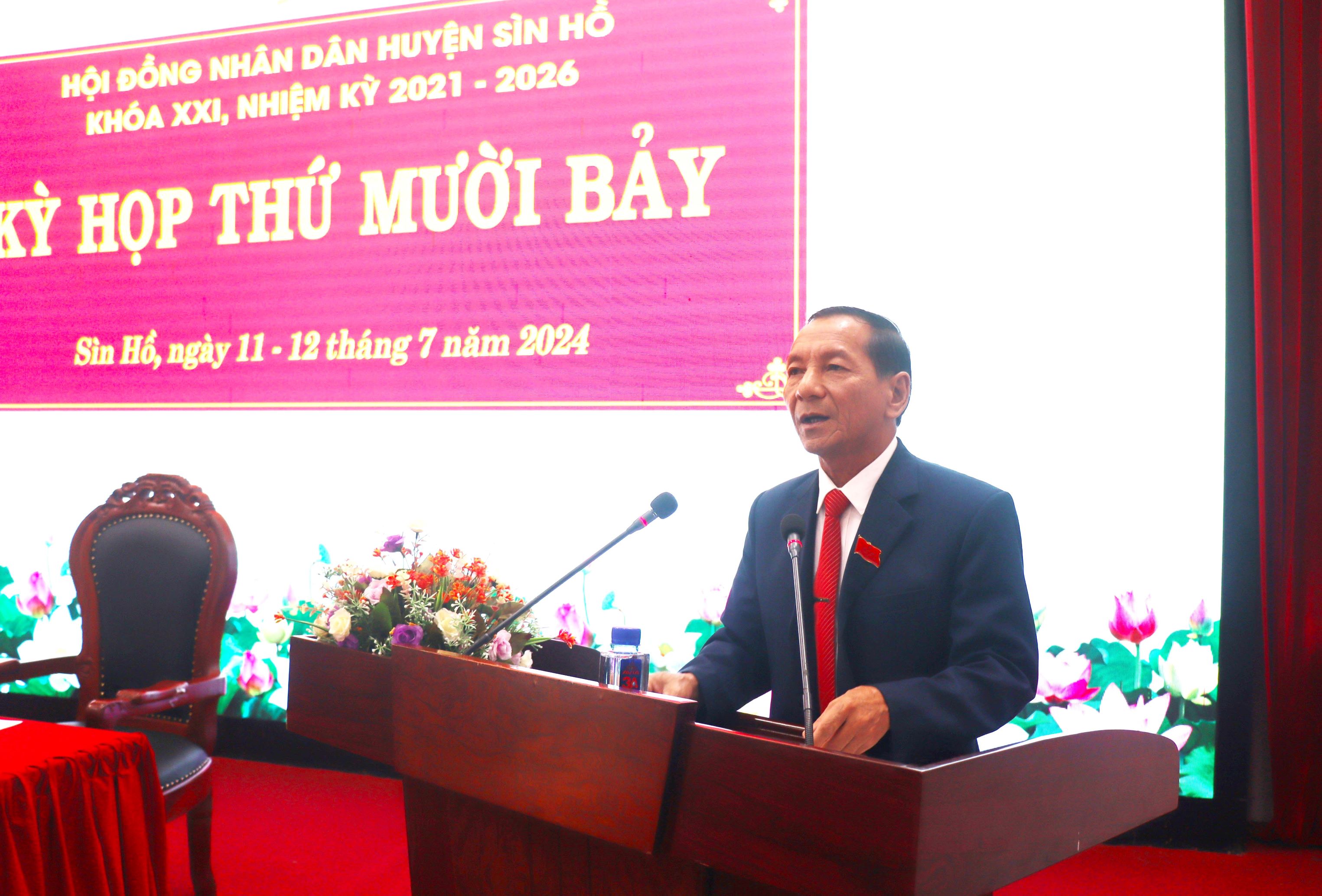 Đồng chí Mùa A Dính - Chủ tịch HĐND huyện phát biểu bế mạc.