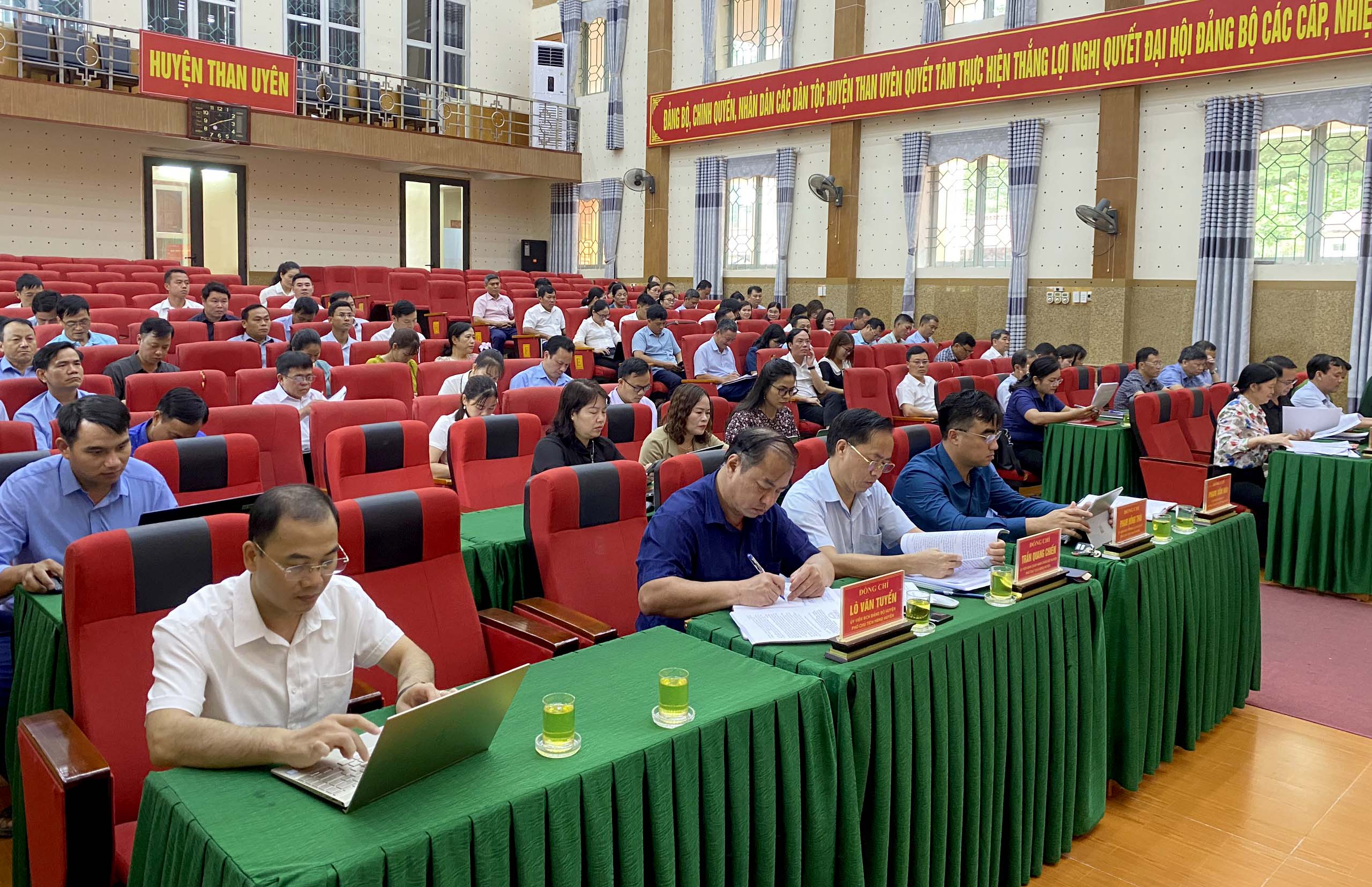 Các đại biểu dự hội nghị. 