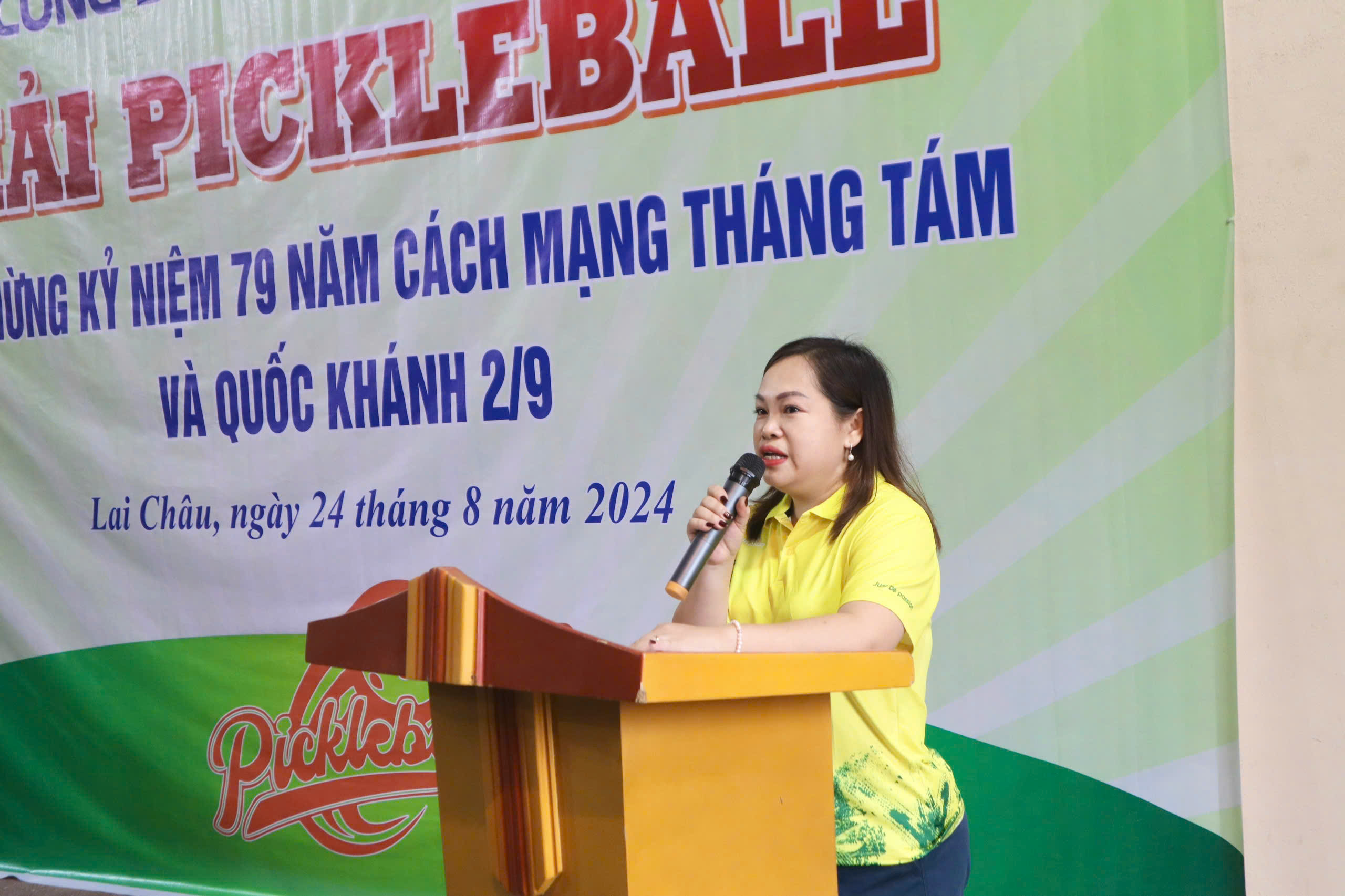 Đồng chí Vũ Thị Thu Hương - Chủ tịch Công đoàn, Phó Tổng Biên tập Báo Lai Châu phát biểu khai mạc giải.