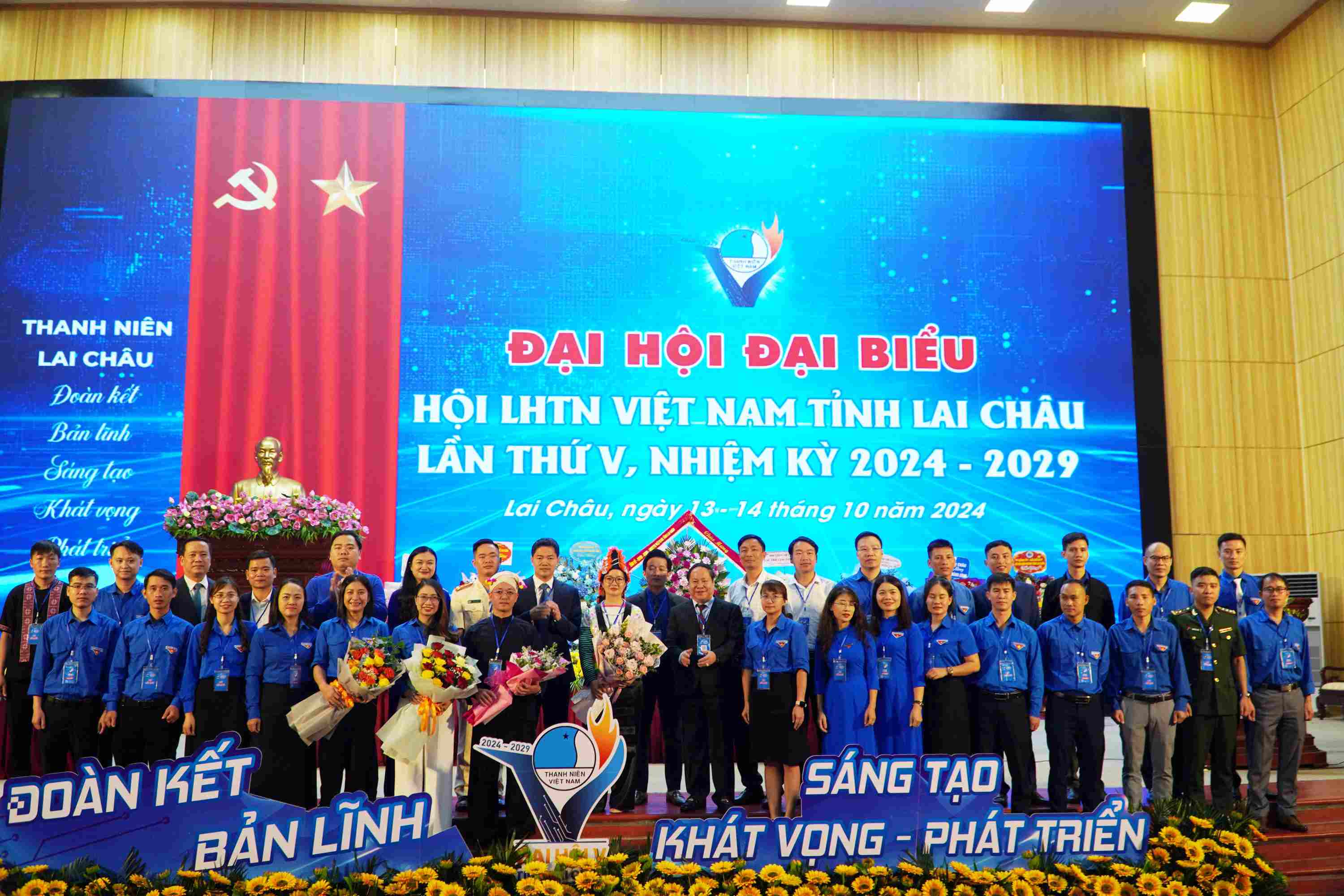 35 đồng chí Uỷ viên Uỷ ban Hội LHTN tỉnh lần thứ V, nhiệm kỳ 2024 - 2029 ra mắt Đại hội.