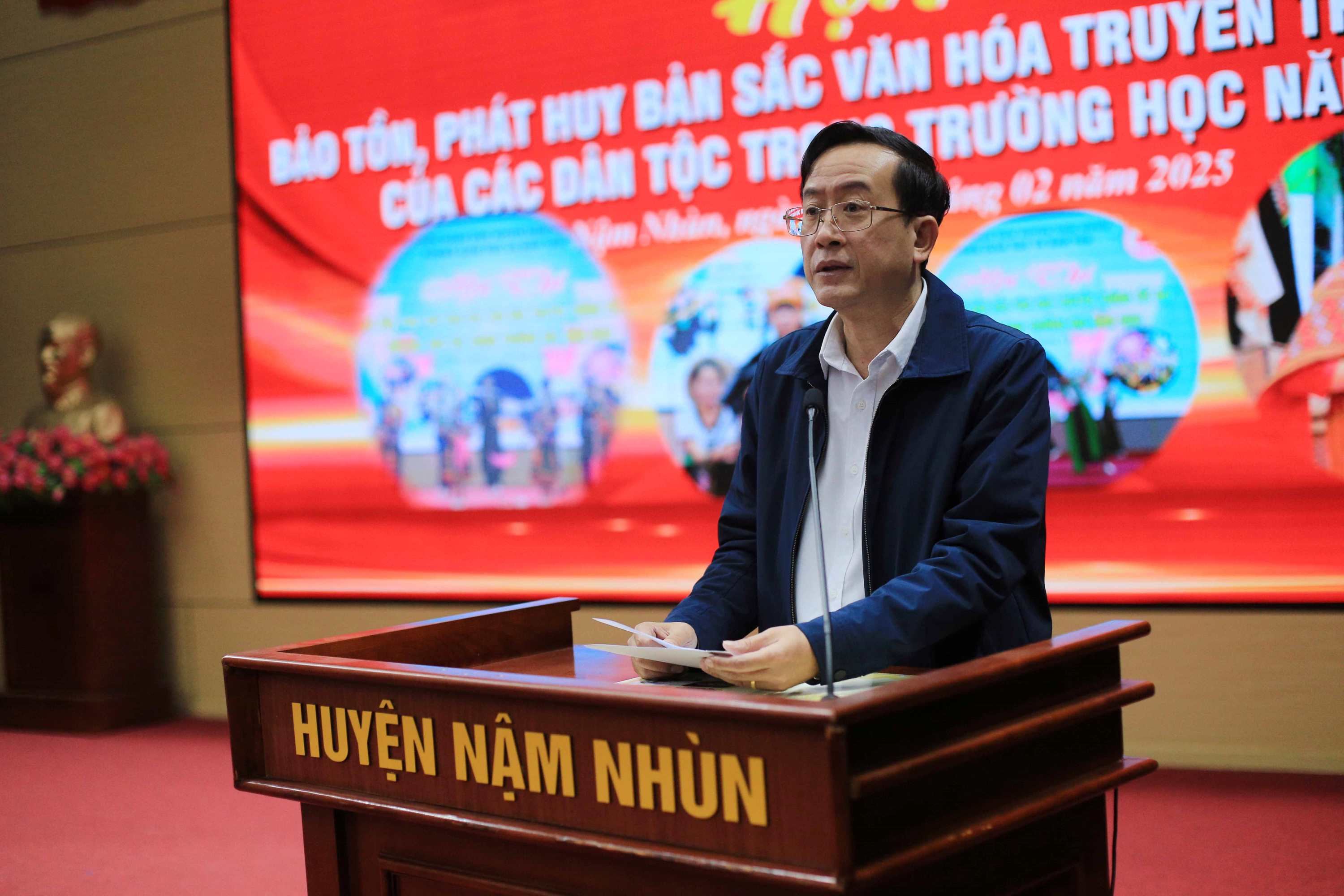 Đồng chí Lù Văn Quân – Phó Bí thư Thường trực huyện ủy Nậm Nhùn phát biểu tại Lễ khai mạc Hội thi.